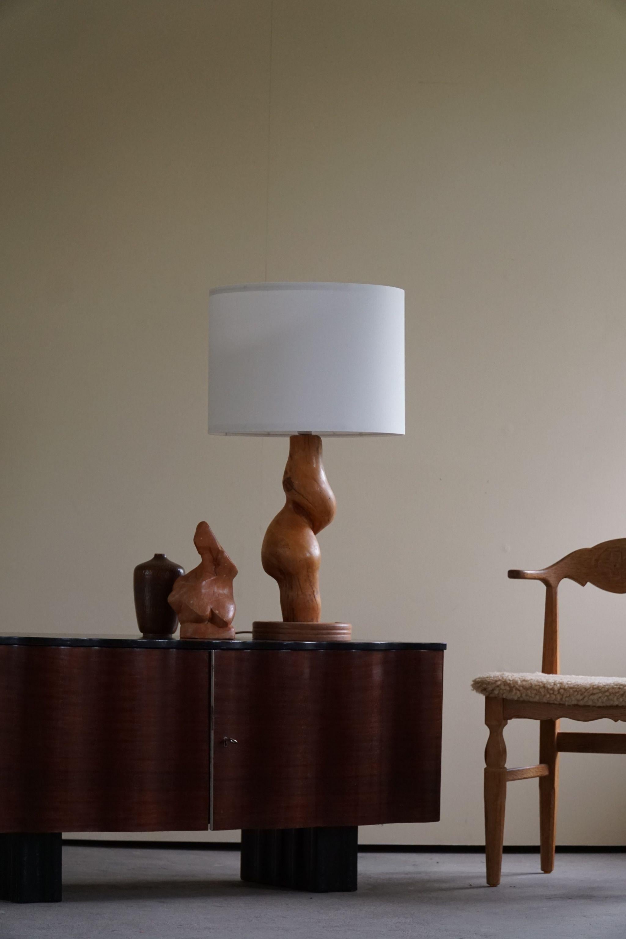 Organic shaped wooden table lamp. Hand crafted in Scandinavia by a unknown cabinetmaker, ca 1970s. 

The overall impression of this mid century table lamp is really good.
It will complementary many interior styles. A modern, classic, Scandinavian or