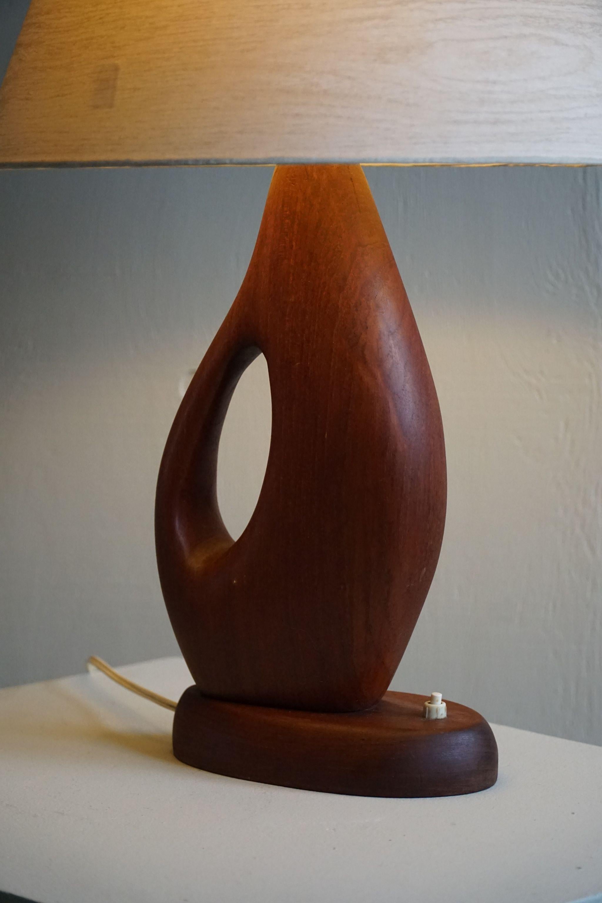 Scandinavian Modern, Sculptural Organic Wooden Table Lamp in Teak, 1960s 3