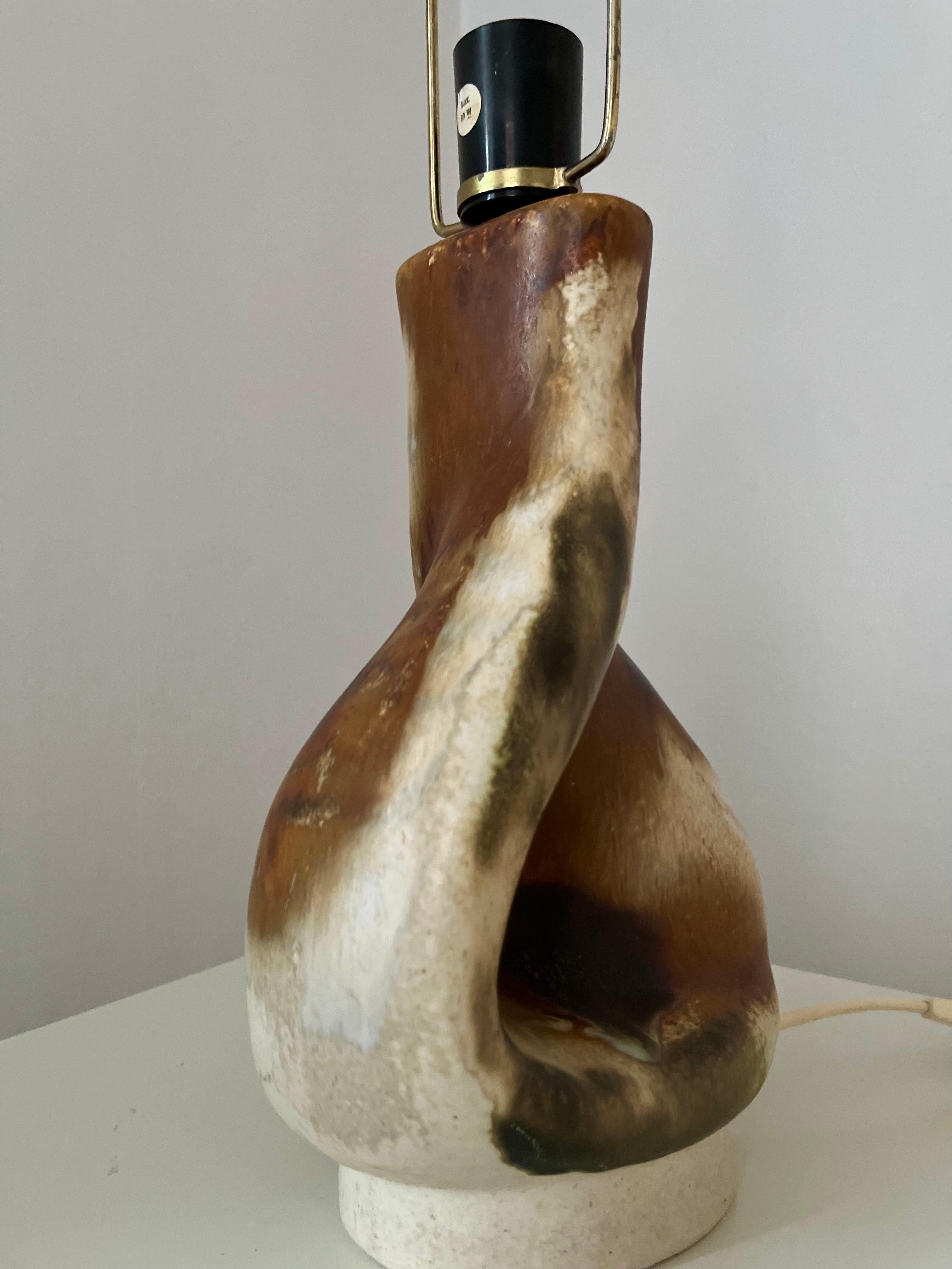 Lampe de table sculpturale scandinave moderne en grès par la danoise Axella, années 1960 en vente 4