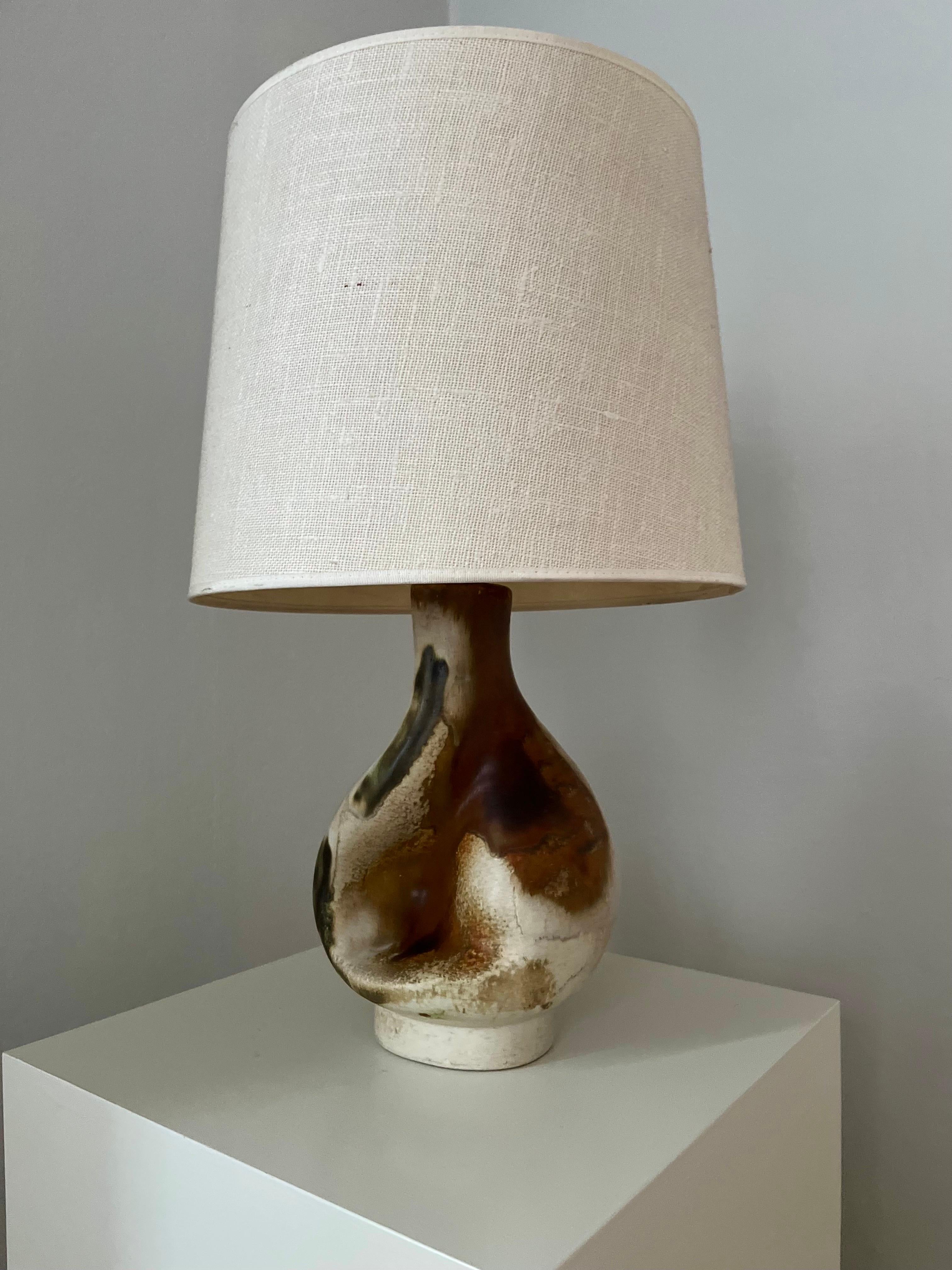 Glazed Scandinavian Modern sculptural stoneware table lamp by Danish Axella 1960s For Sale