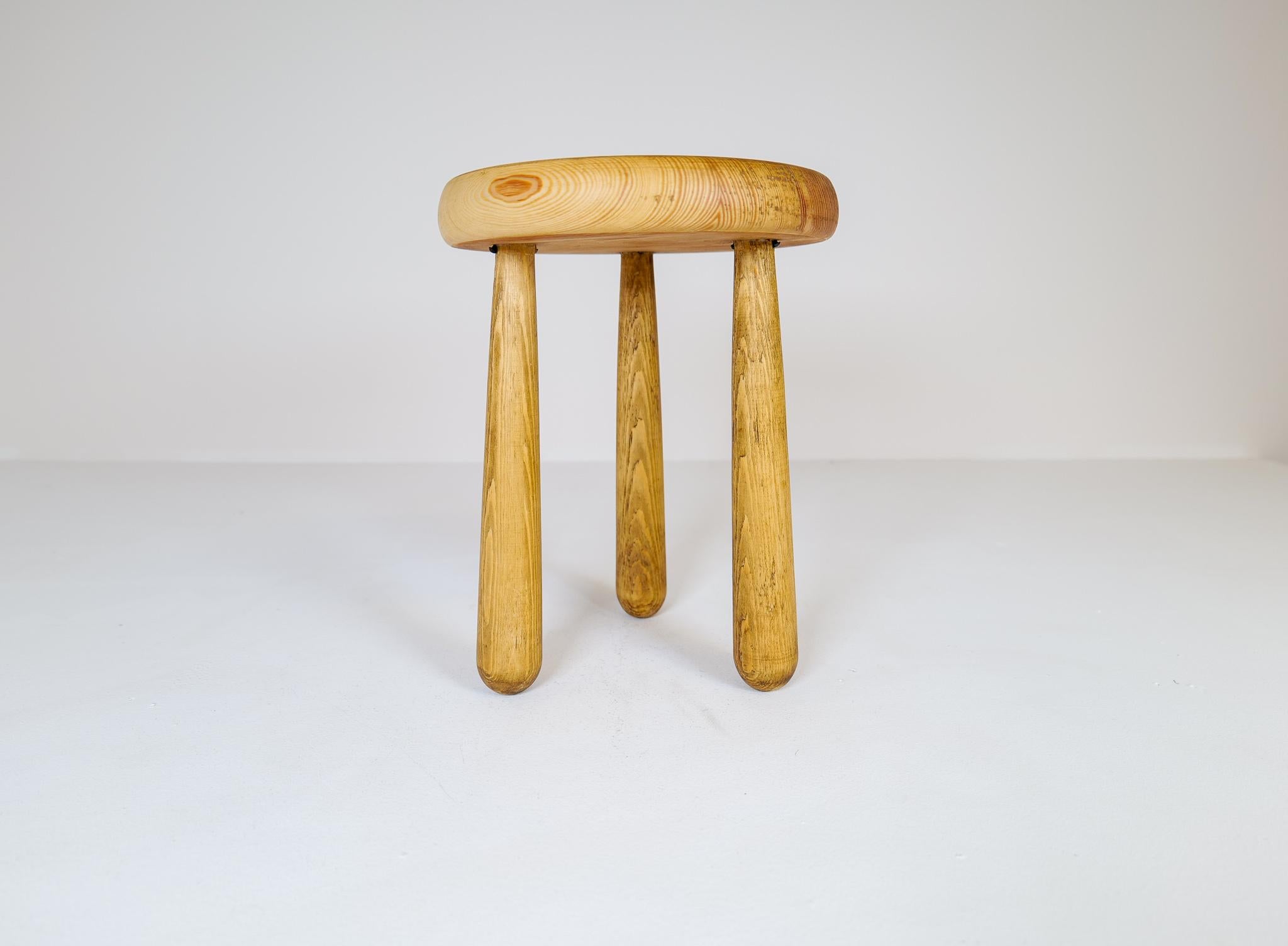 Swedish Scandinavian Modern Sculptural Stool Pine, Sweden, 1970s For Sale