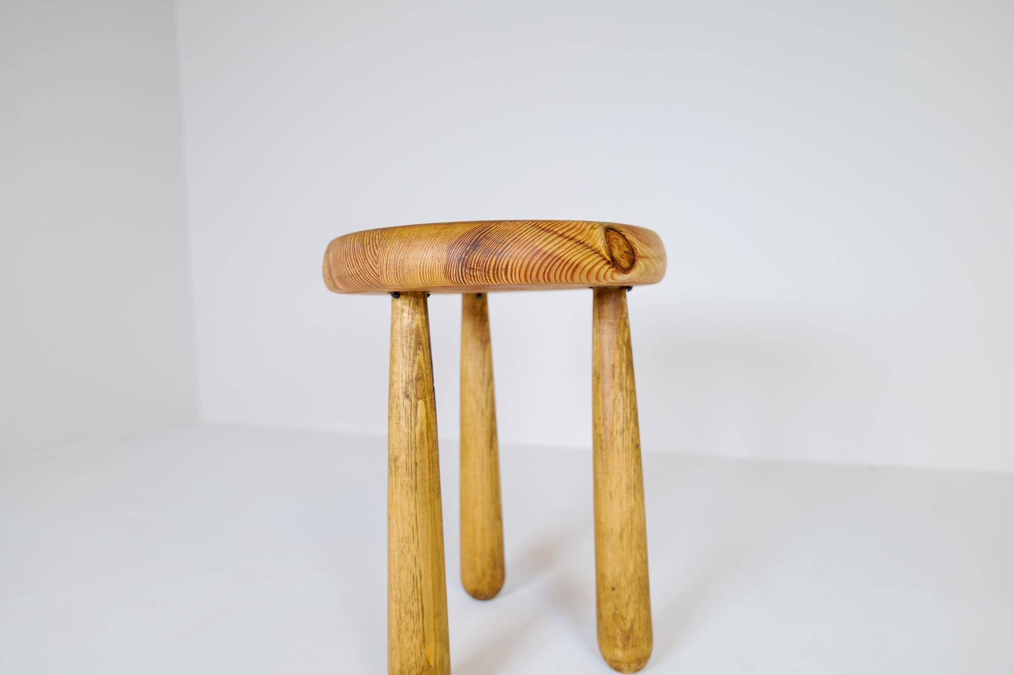 Late 20th Century Scandinavian Modern Sculptural Stool Pine, Sweden, 1970s For Sale