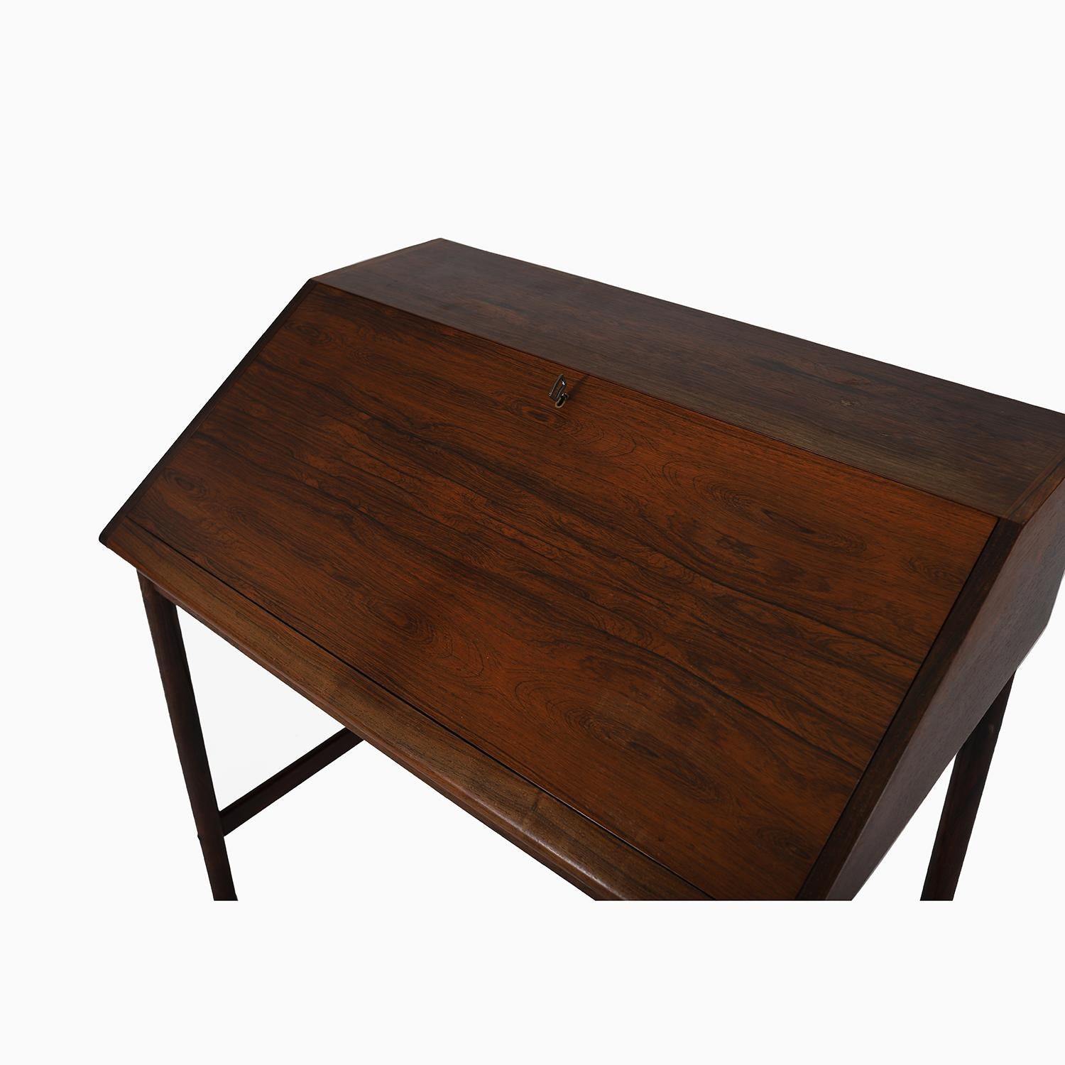 Scrivania moderna scandinava di Torbjorn Afdahl In condizioni buone in vendita a Minneapolis, MN