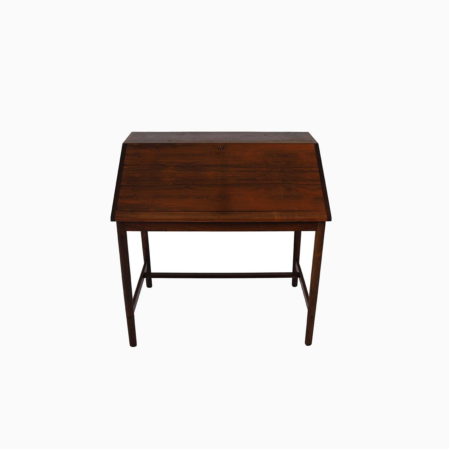 Palissandro Scrivania moderna scandinava di Torbjorn Afdahl in vendita