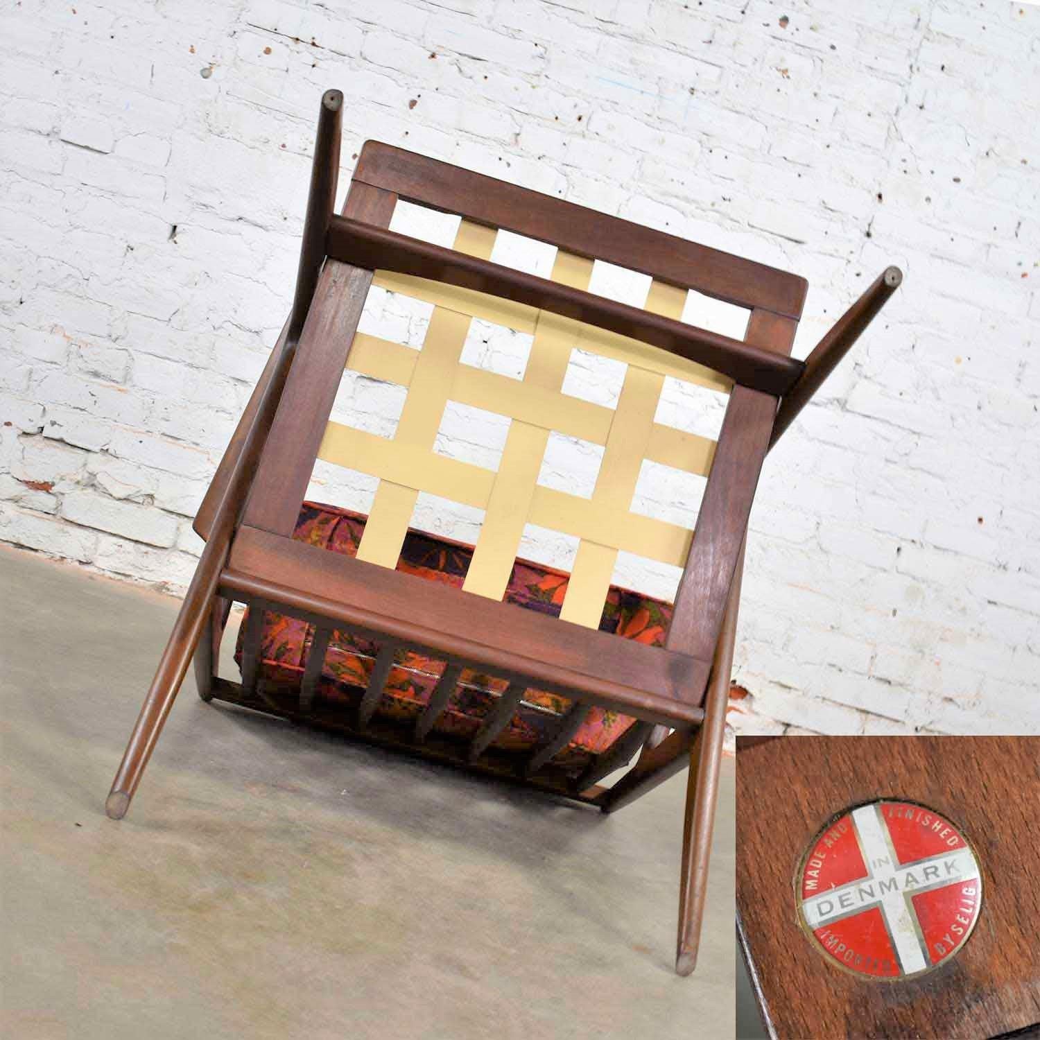 Scandinavian Modern Selig Z Lounge Chair by Poul Jensen Walnut Original Fabric 2