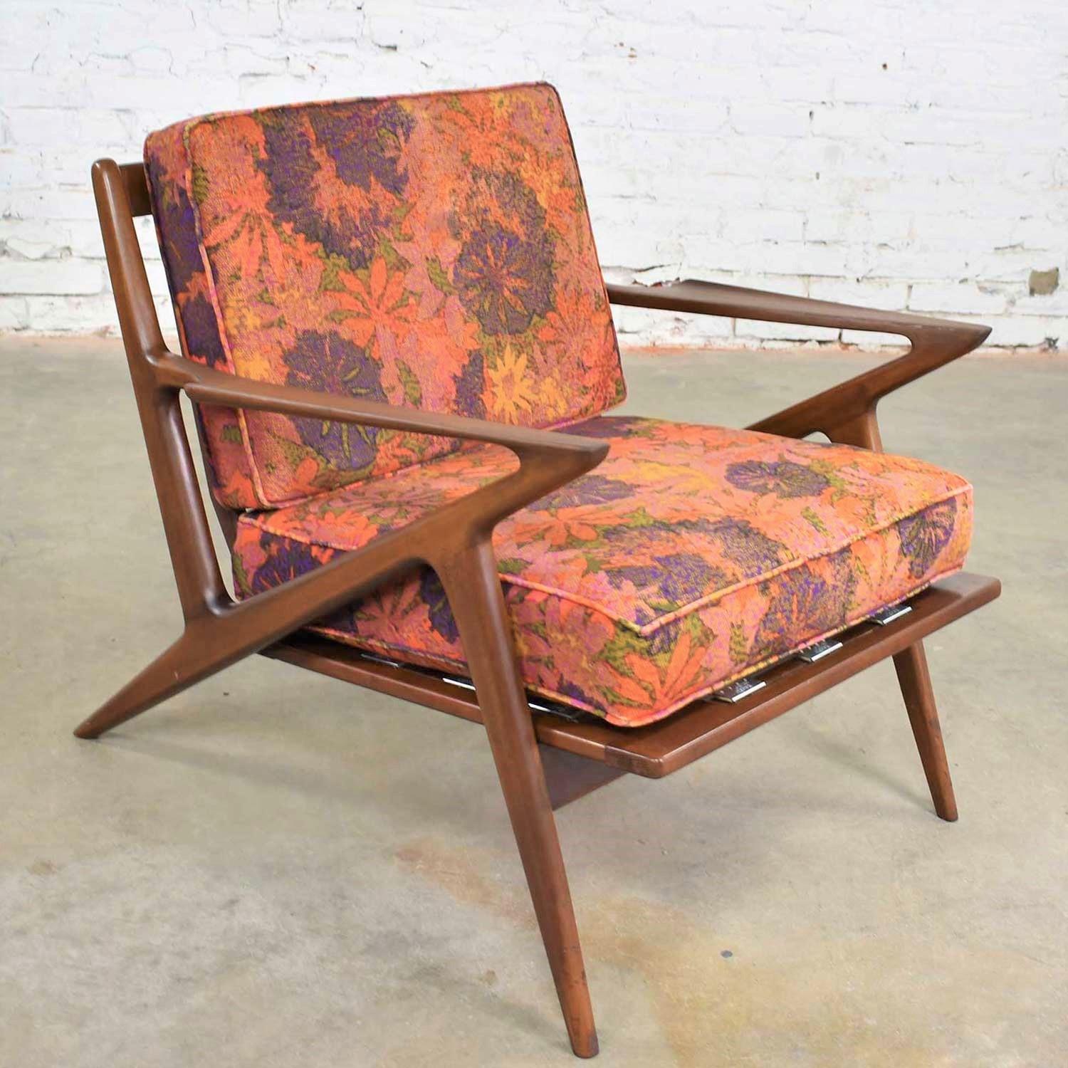 Danish Scandinavian Modern Selig Z Lounge Chair by Poul Jensen Walnut Original Fabric