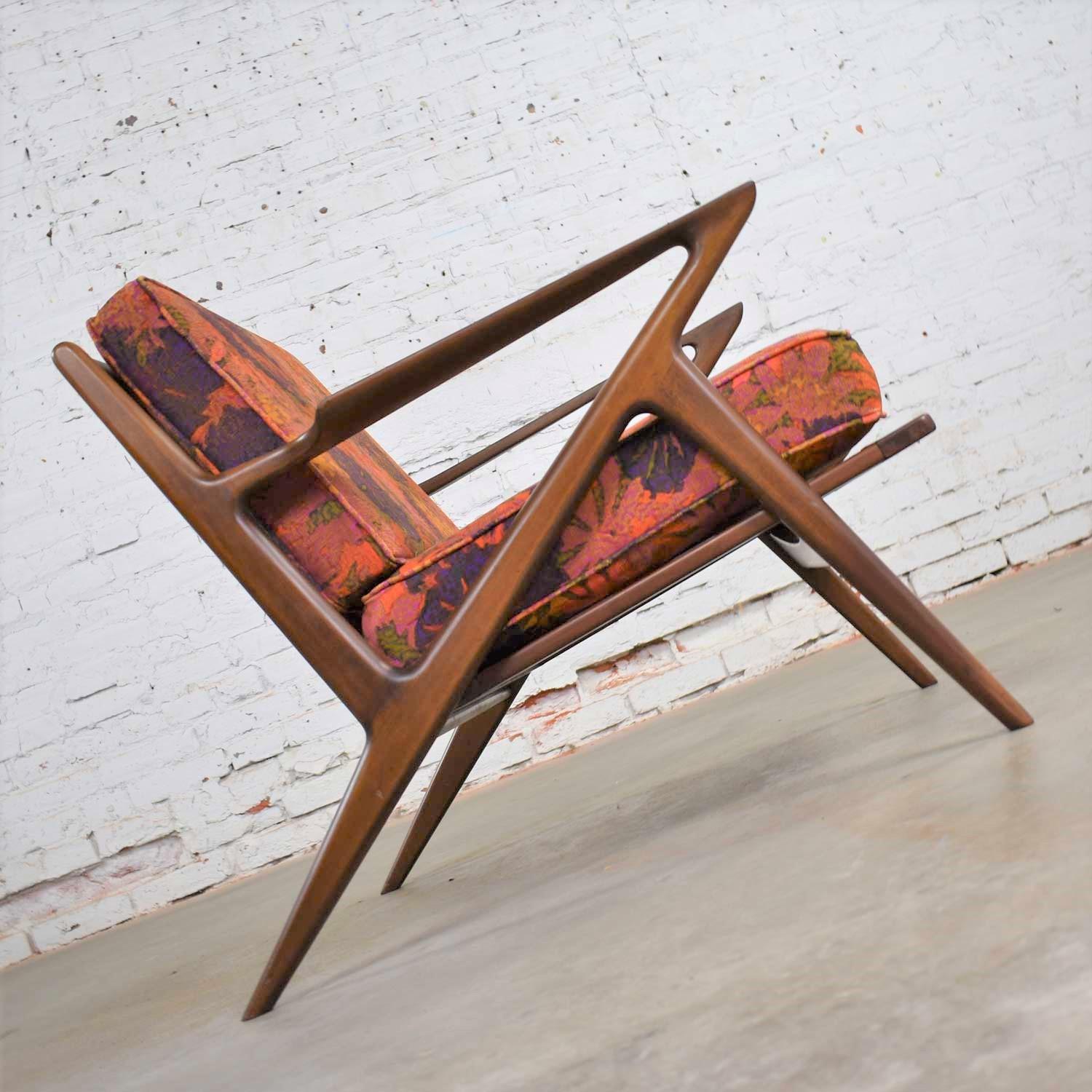 20th Century Scandinavian Modern Selig Z Lounge Chair by Poul Jensen Walnut Original Fabric