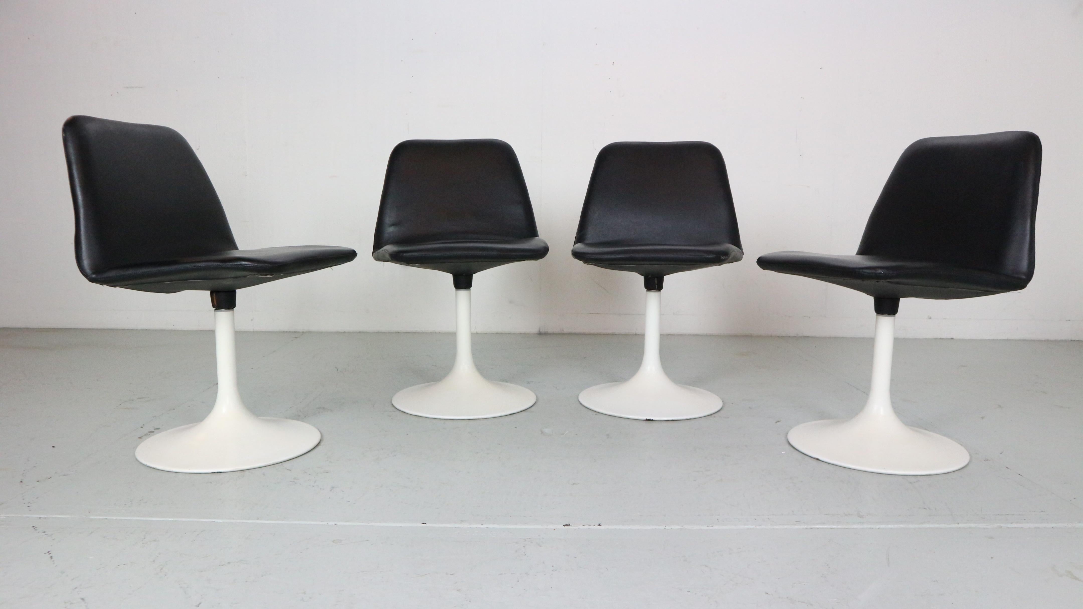 Scandinave moderne Ensemble de 4 chaises de salle à manger The Moderns par Börje Johanson Vinga, Suède 1970 en vente