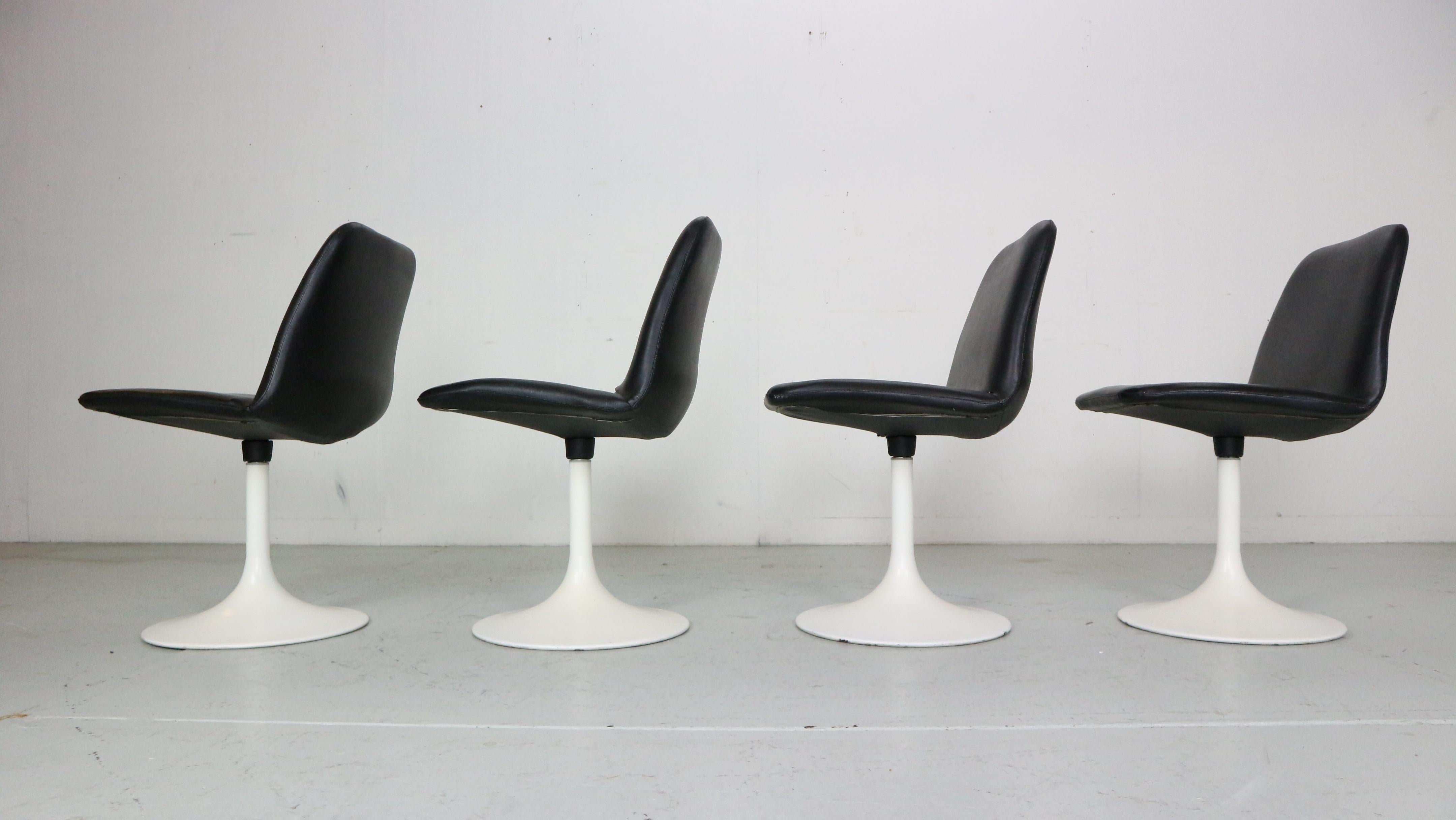 Ensemble de 4 chaises de salle à manger The Moderns par Börje Johanson Vinga, Suède 1970 en vente 1