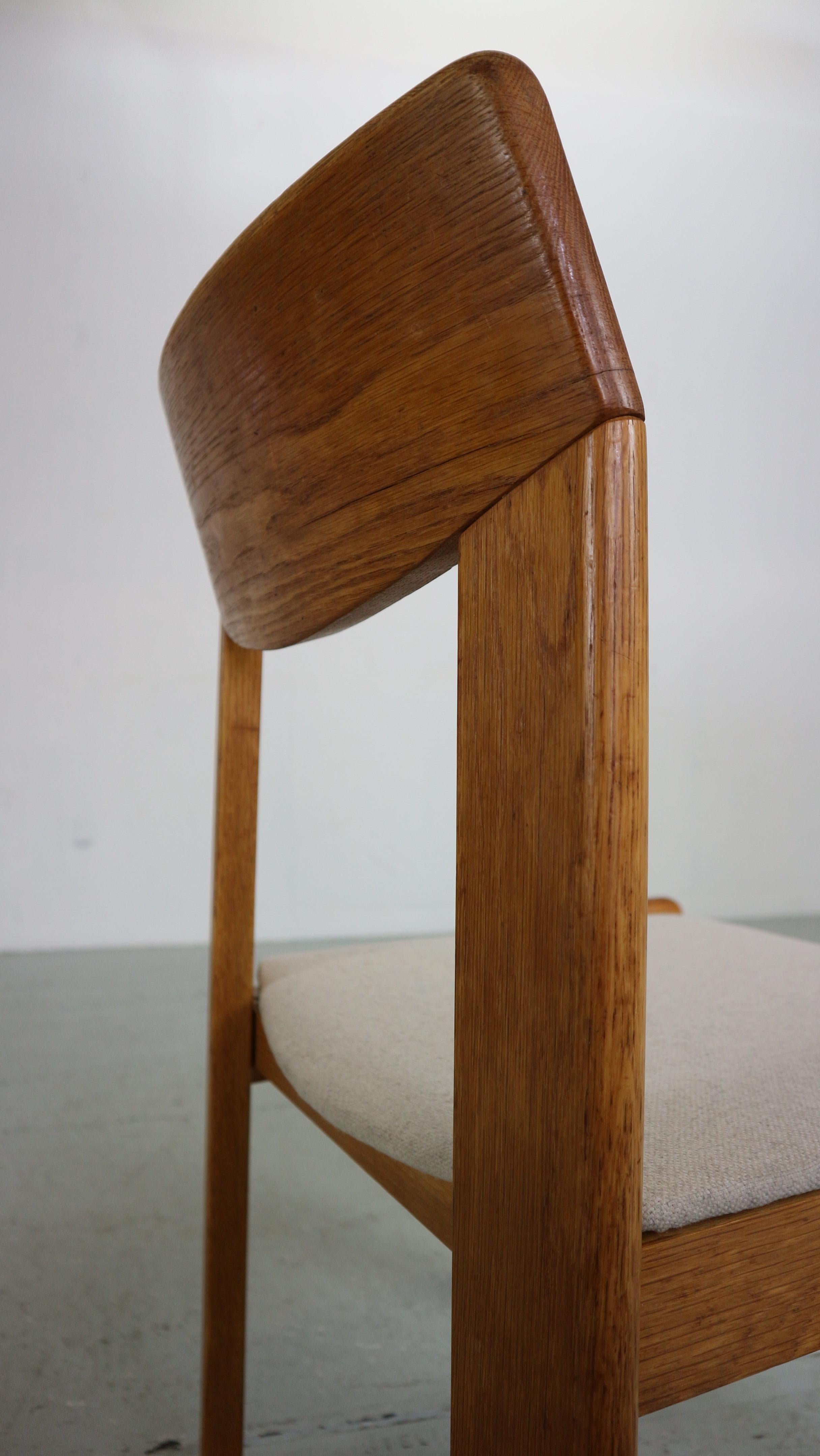 Scandinavian Modern Set of 4 Sculpture Oak Dinning Room Chairs, 1960 Denmark For Sale 9