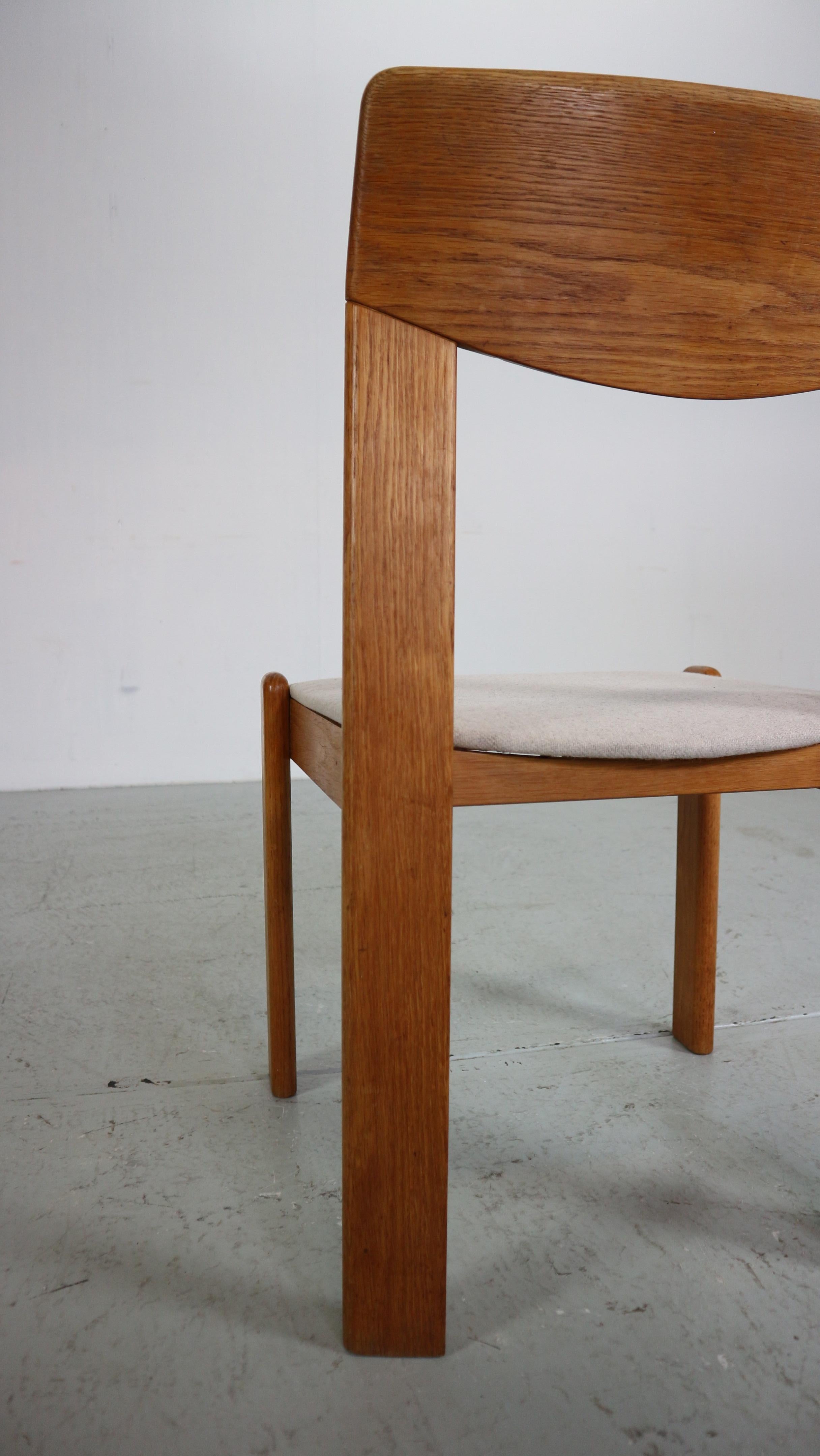 Scandinavian Modern Set of 4 Sculpture Oak Dinning Room Chairs, 1960 Denmark For Sale 10