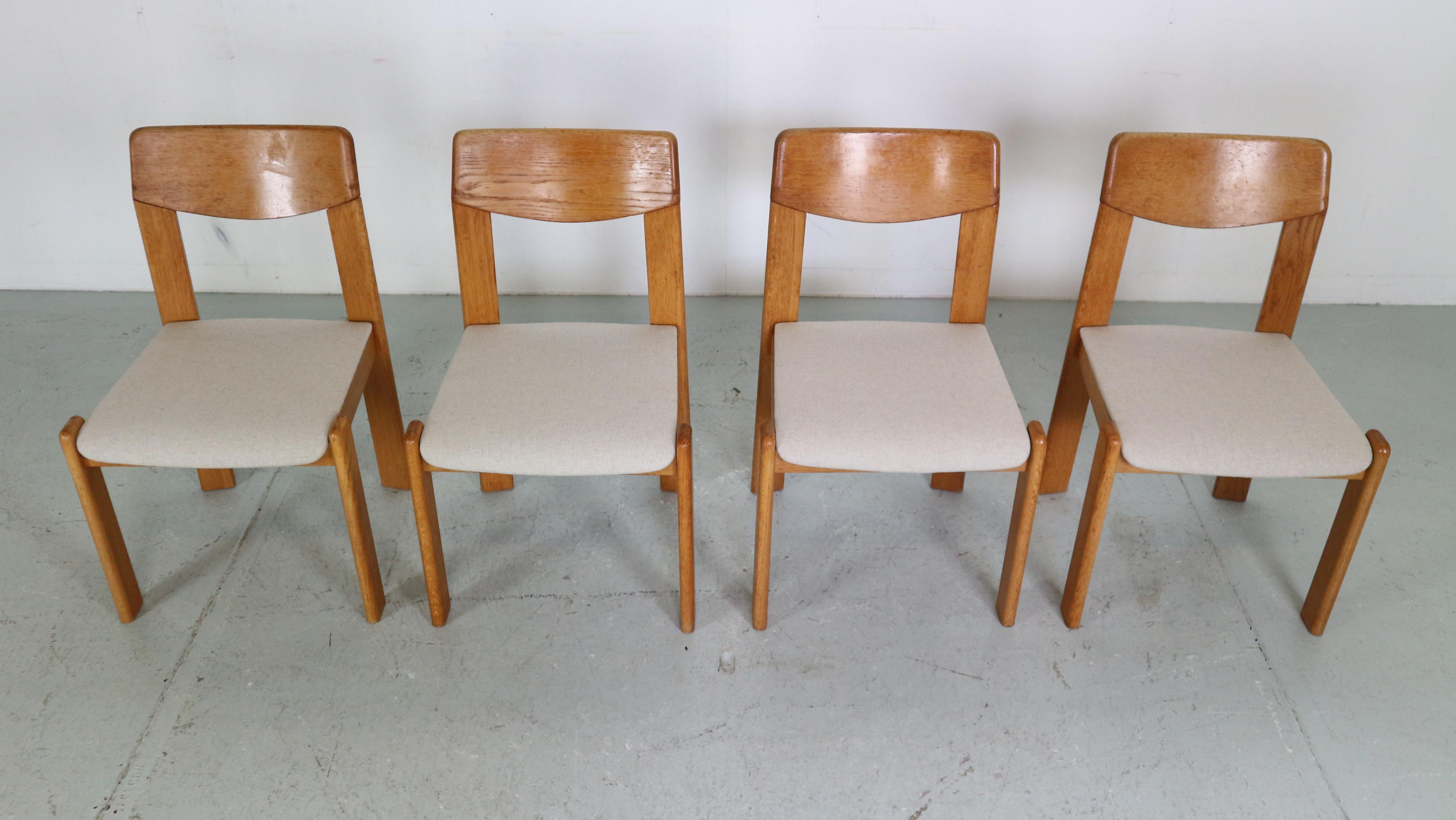 Scandinavian Modern Set of 4 Sculpture Oak Dinning Room Chairs, 1960 Denmark In Good Condition For Sale In The Hague, NL