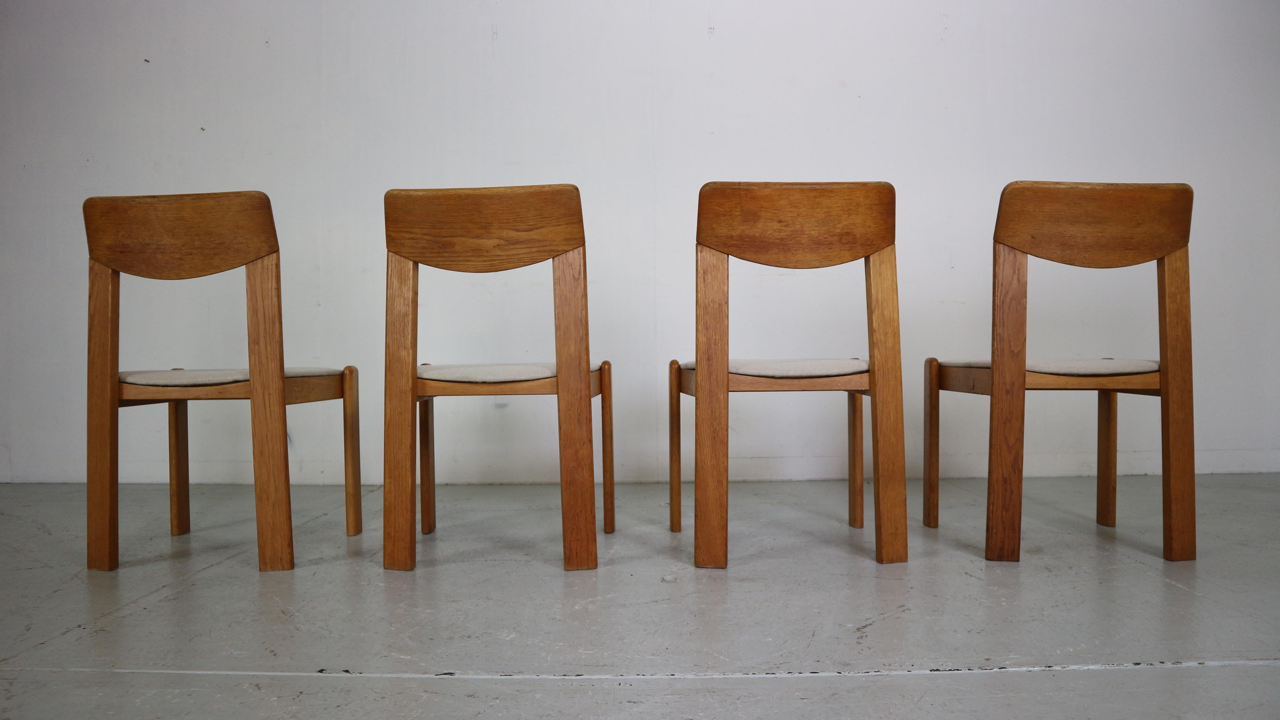 Scandinavian Modern Set of 4 Sculpture Oak Dinning Room Chairs, 1960 Denmark For Sale 1