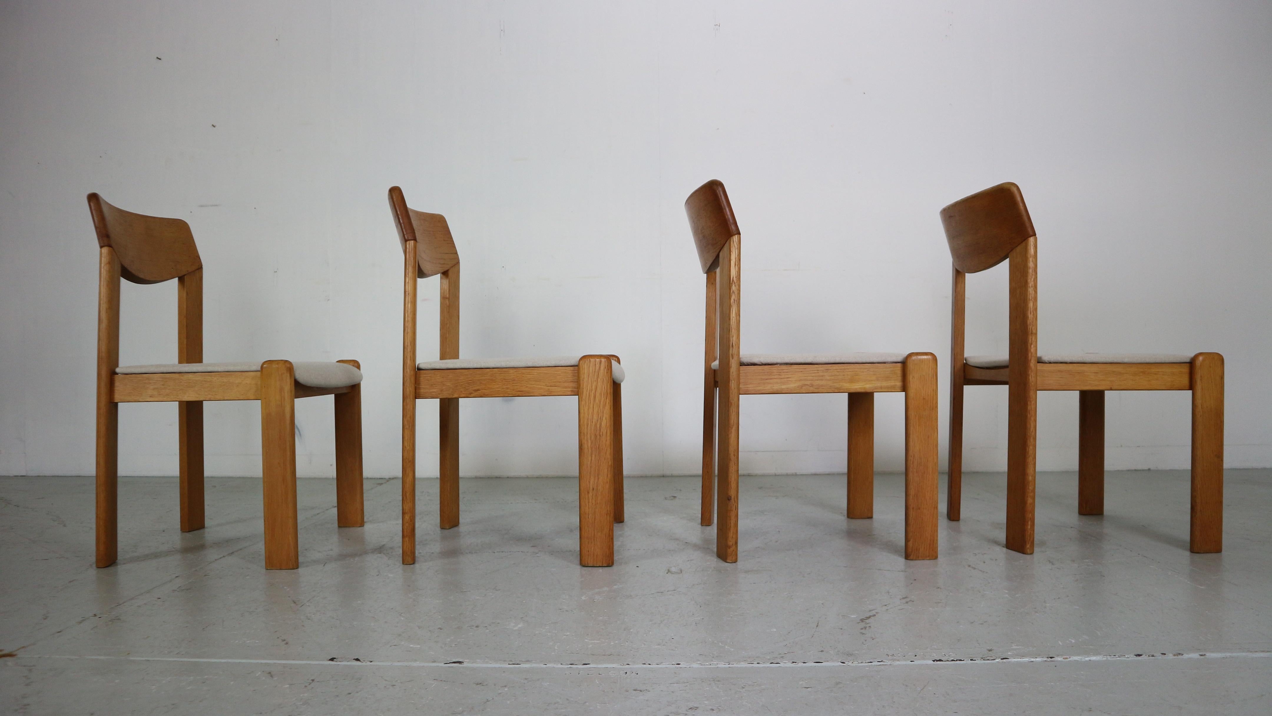 Scandinavian Modern Set of 4 Sculpture Oak Dinning Room Chairs, 1960 Denmark For Sale 2