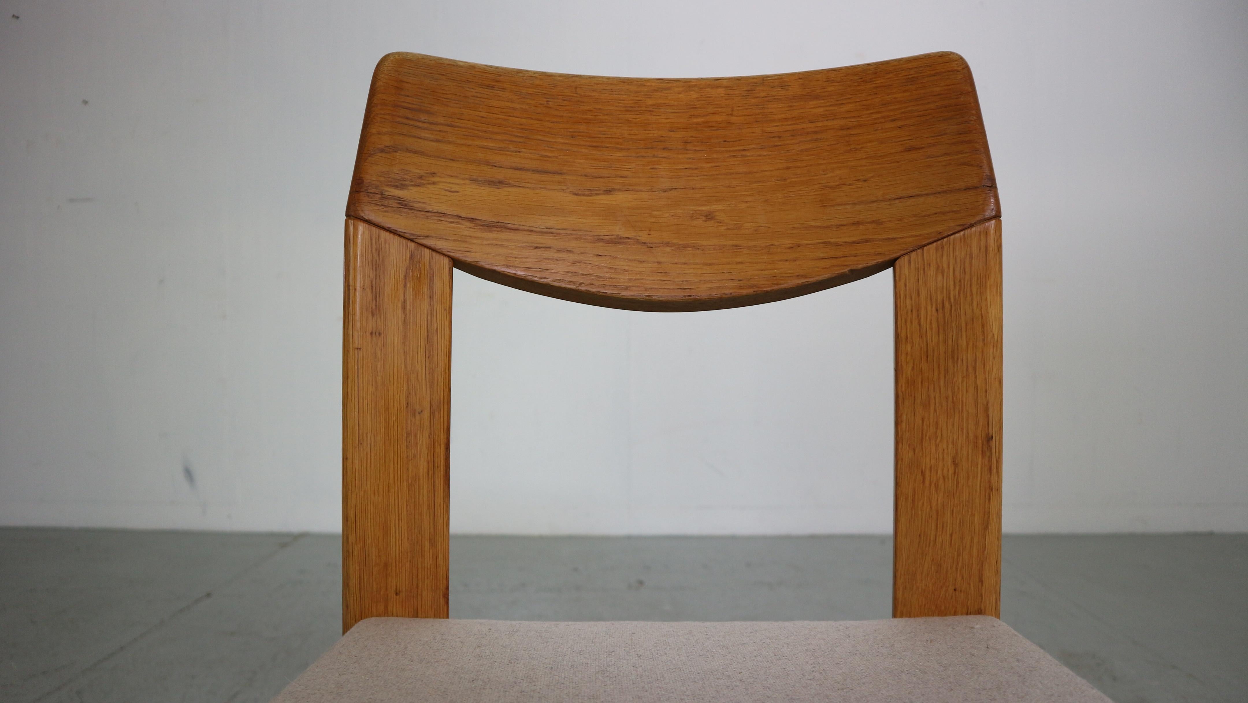 Scandinavian Modern Set of 4 Sculpture Oak Dinning Room Chairs, 1960 Denmark For Sale 3