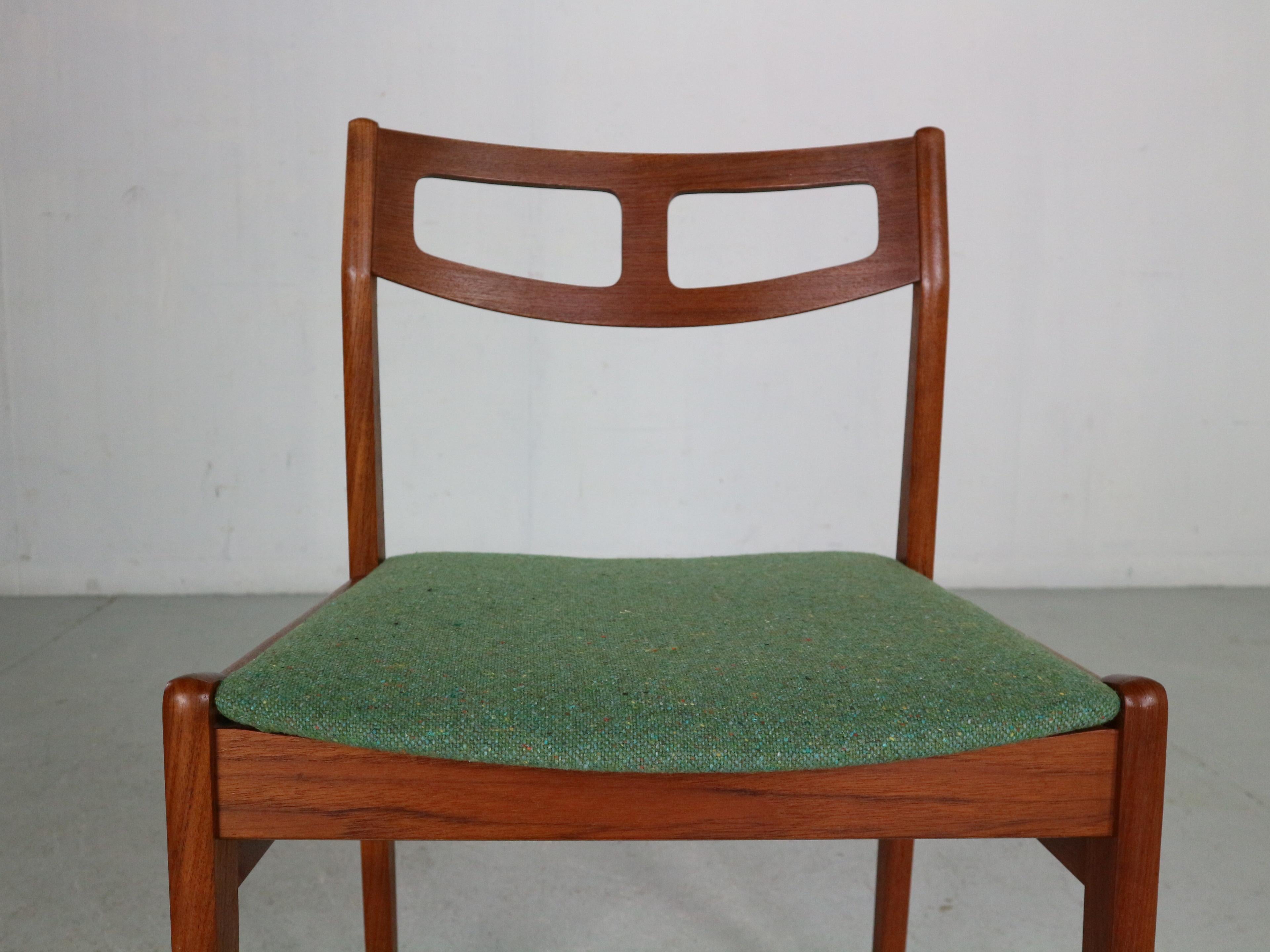 Ensemble de 5 chaises de salle à manger scandinaves modernes en teck et vertes avec nouveau rembourrage en vente 7