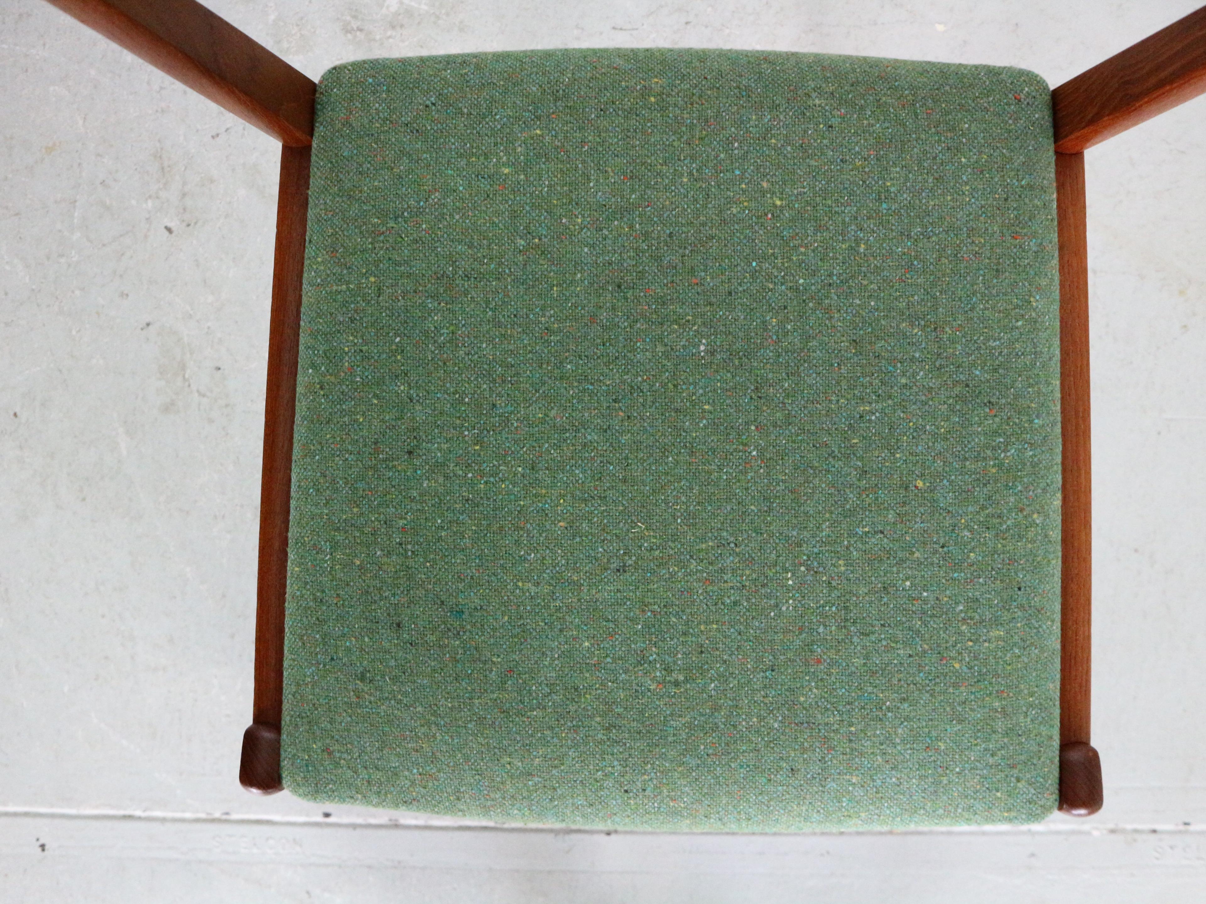 Scandinavian Modern Set of 5 Teak& Green New Upholstery Dinning Room Chairs For Sale 13