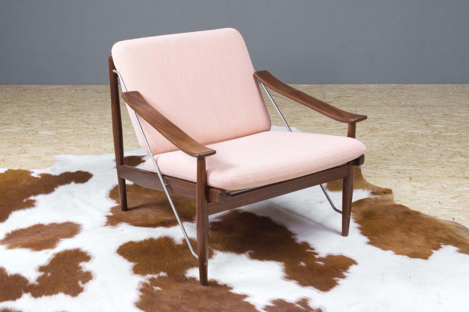 Oiled Scandinavian Modern Set of Lounge Chairs in Teak and Metal