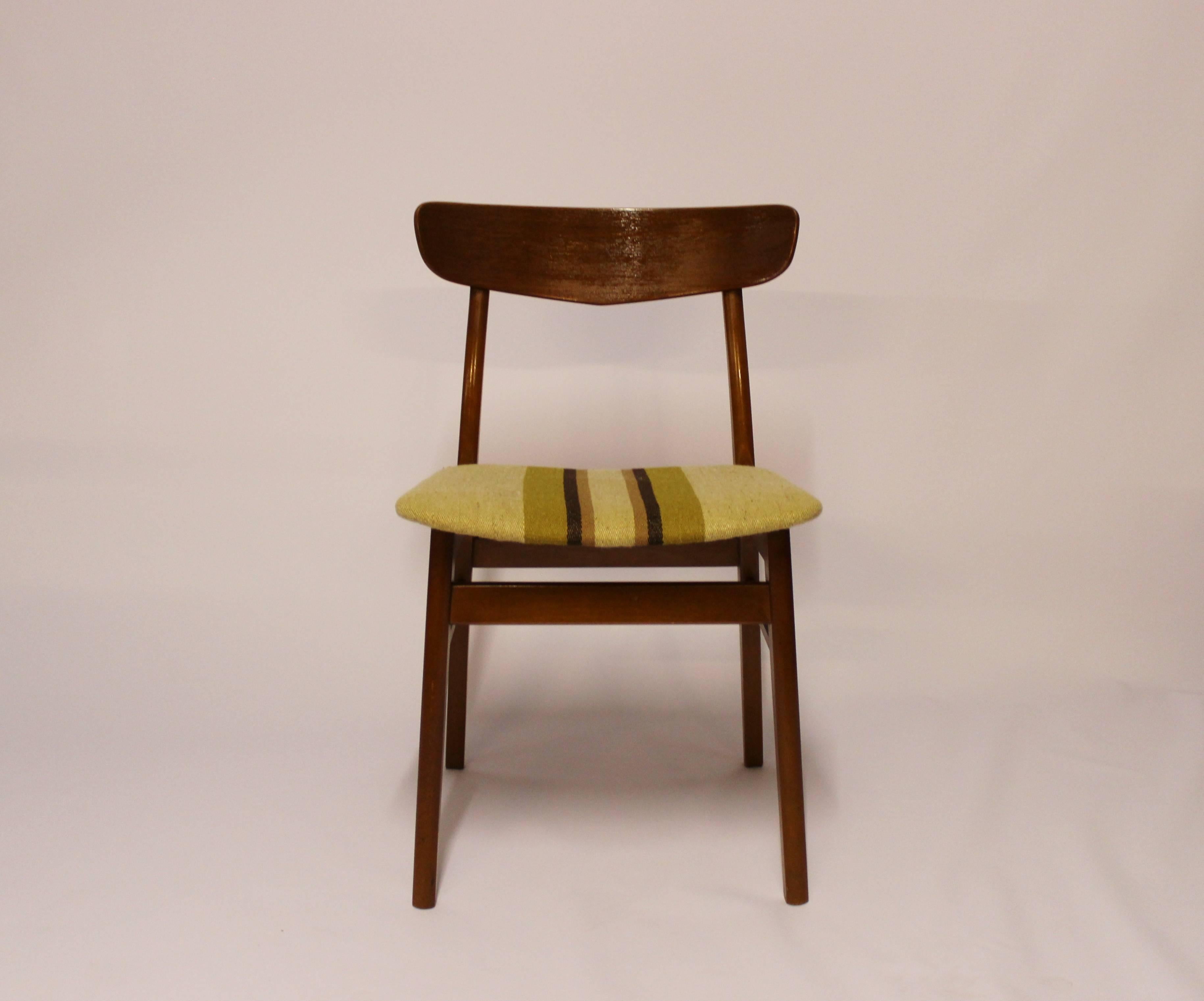 Set of six dining chairs in teak and upholstered in green striped wool, of Danish design from the 1960s. The chairs are in great vintage condition.

*Only sold together as a set of 6*

This product will be inspected thoroughly at our professional