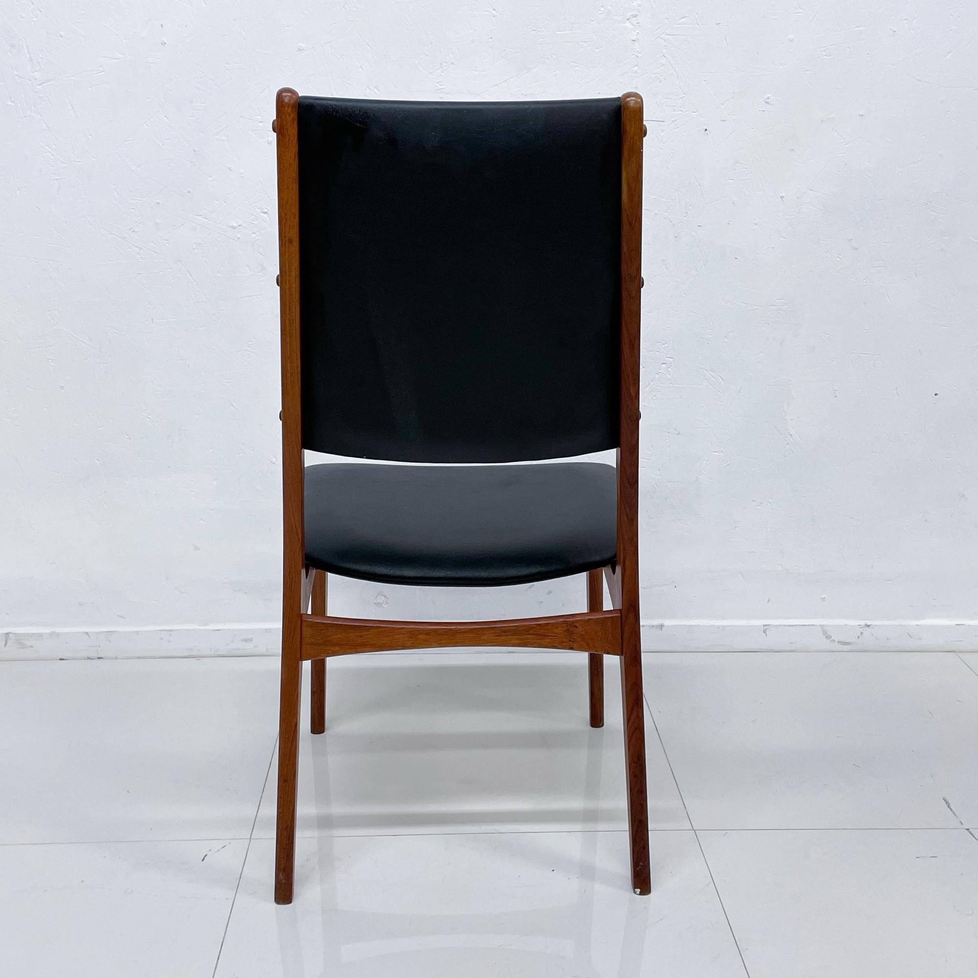 Imitation cuir 1960s Six Modern Modernity Dining Chairs Kofod Larsen Denmark en vente