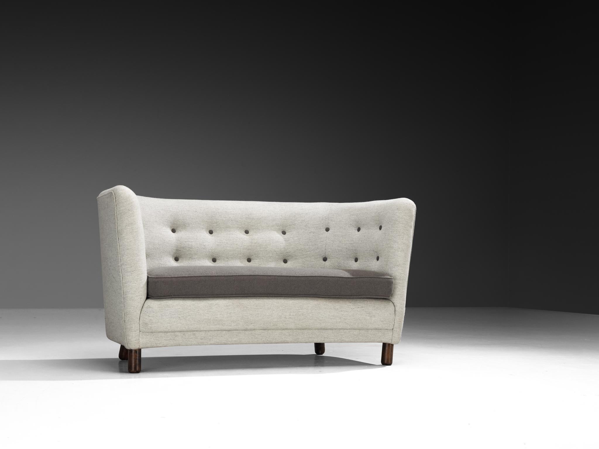 Skandinavisch-modernes Settee oder Sofa mit grauer Polsterung im Angebot 1