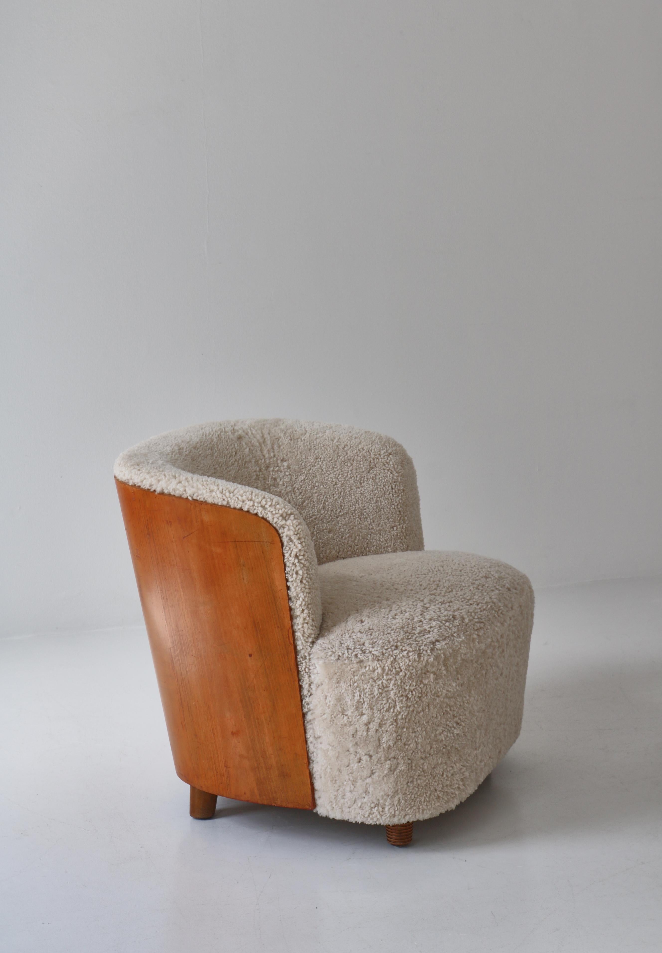 Scandinavian Modern Sheepskin and Peartree Easy Chairs by Rolf Engströmer, 1934 For Sale 4