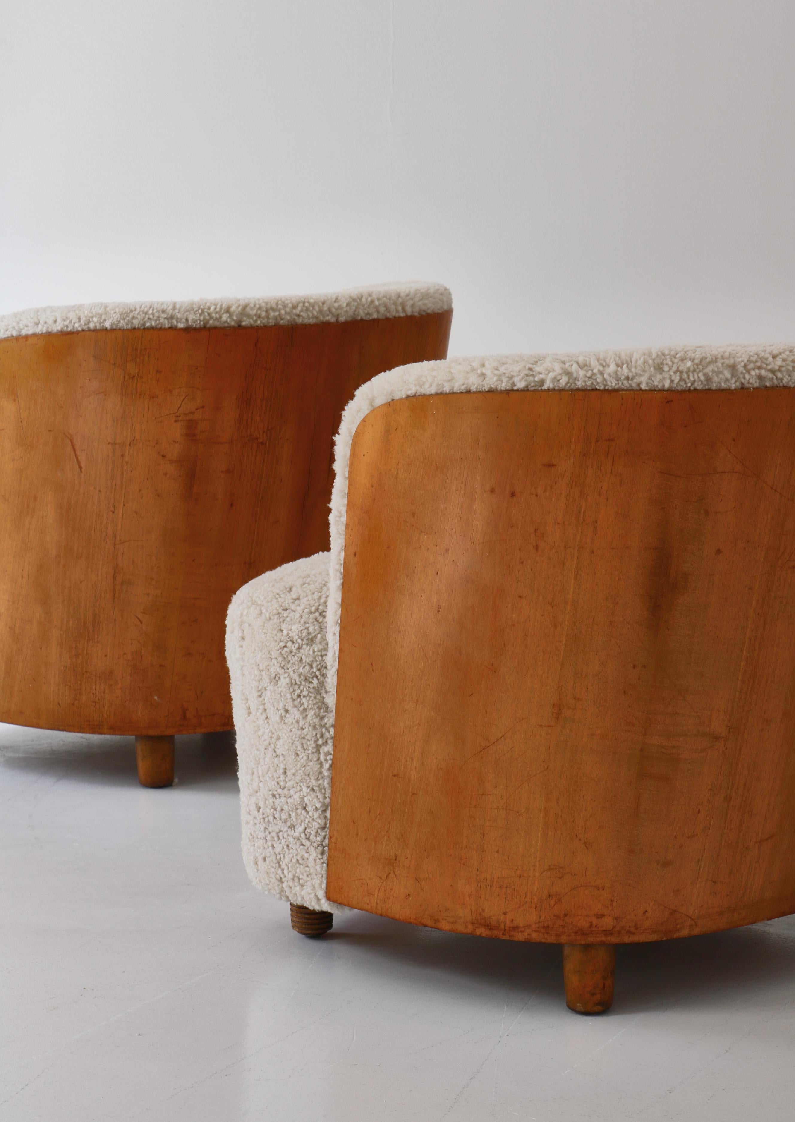 Scandinavian Modern Sheepskin and Peartree Easy Chairs by Rolf Engströmer, 1934 For Sale 1