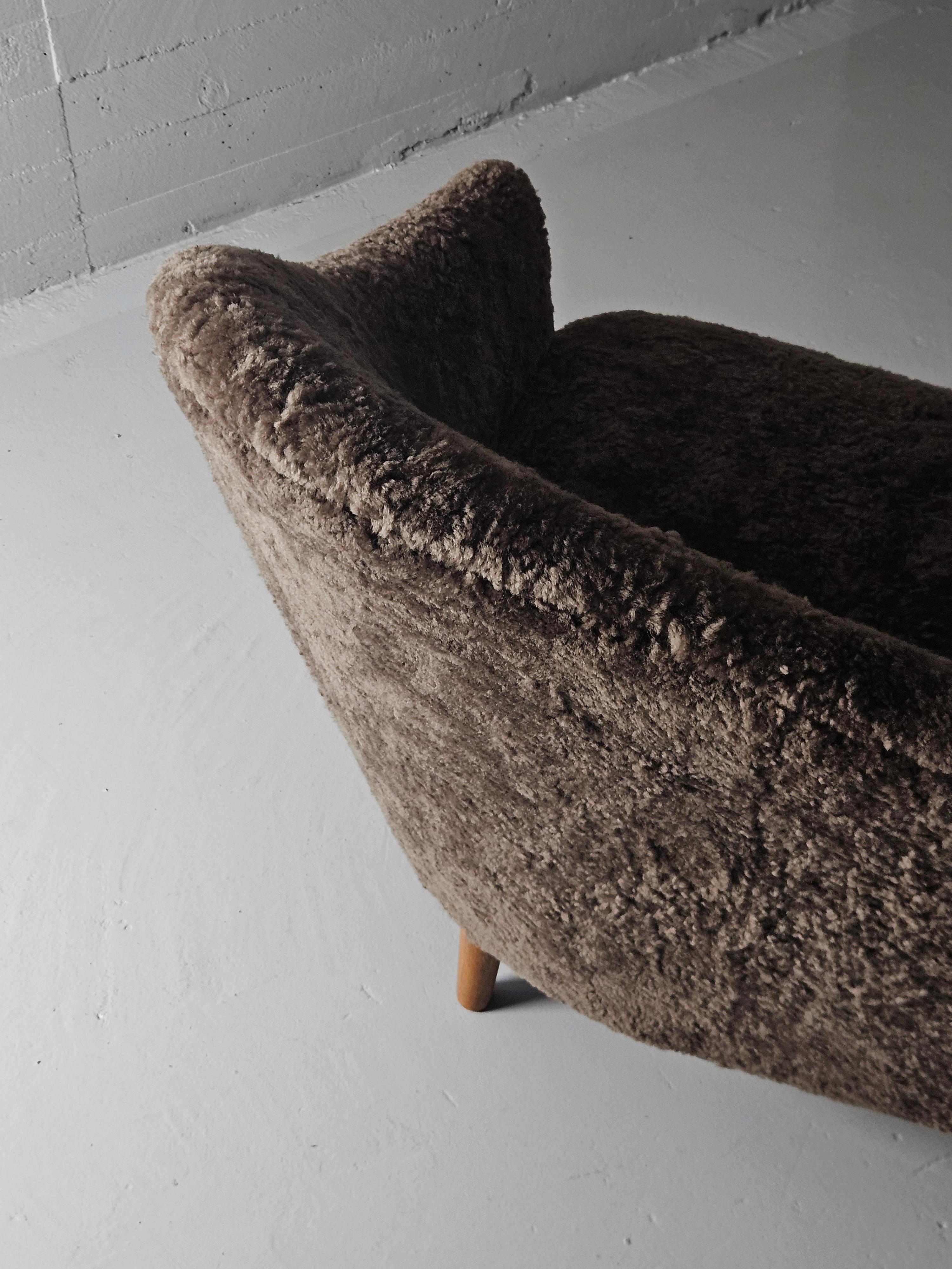 Divano moderno scandinavo in pelle di pecora 'Samspel' di Carl Malmsten, Svezia, anni '50 In condizioni buone a Eskilstuna, SE
