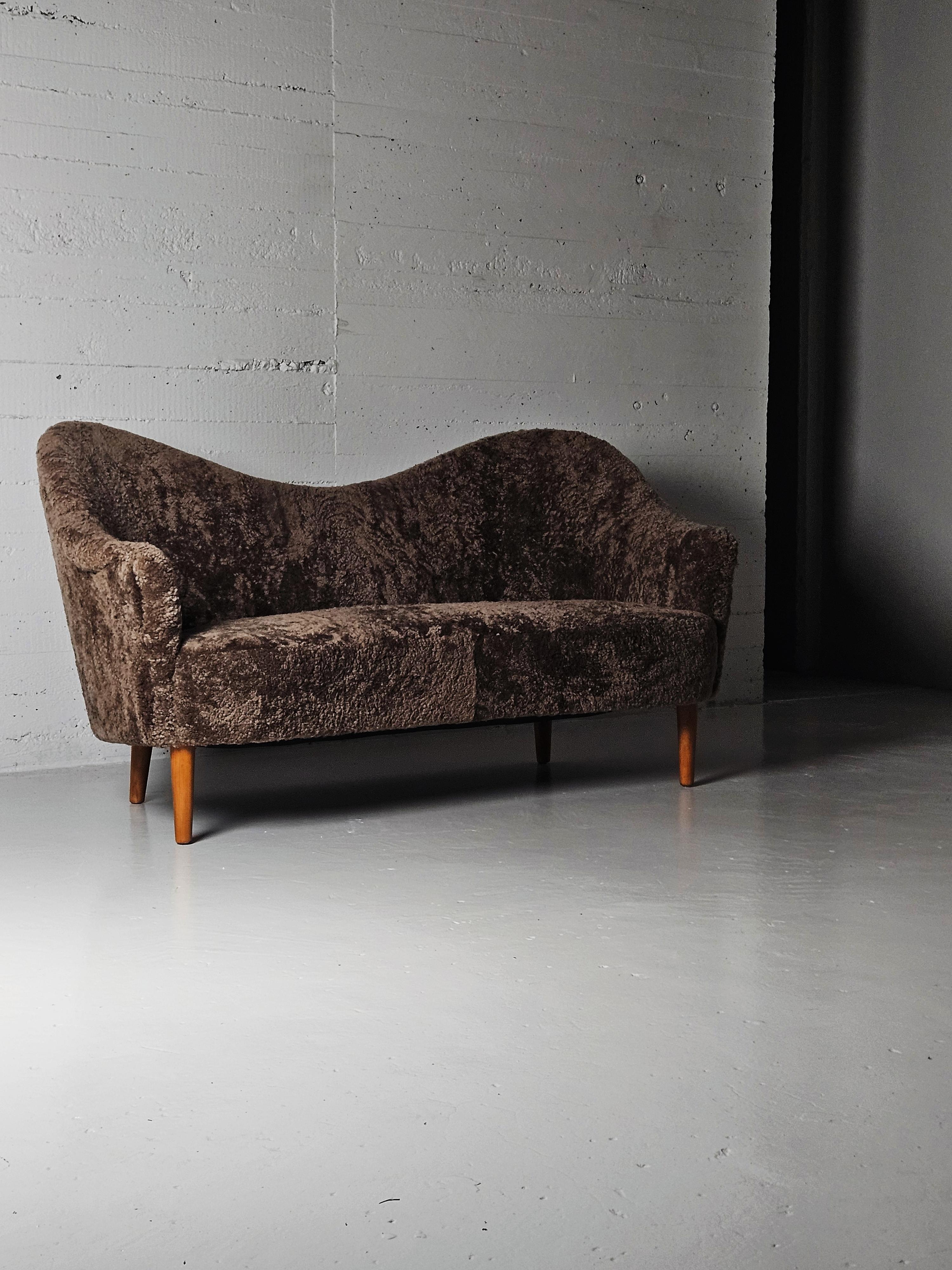 Divano moderno scandinavo in pelle di pecora 'Samspel' di Carl Malmsten, Svezia, anni '50 1