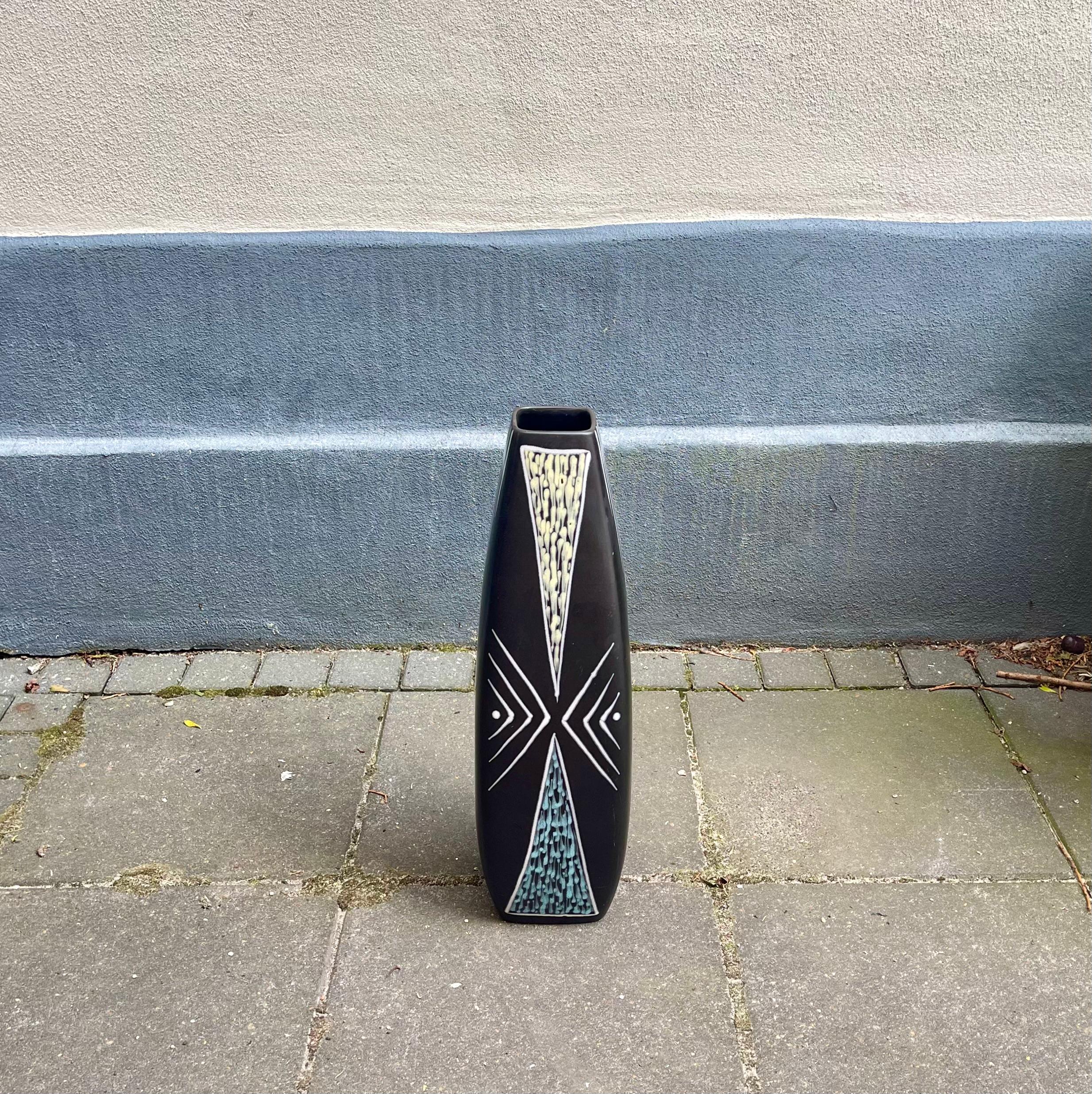 Scandinavian Modern Søholm Black Ceramic Floor Vase by Svend Aage Holm-Sørensen In Good Condition For Sale In Esbjerg, DK