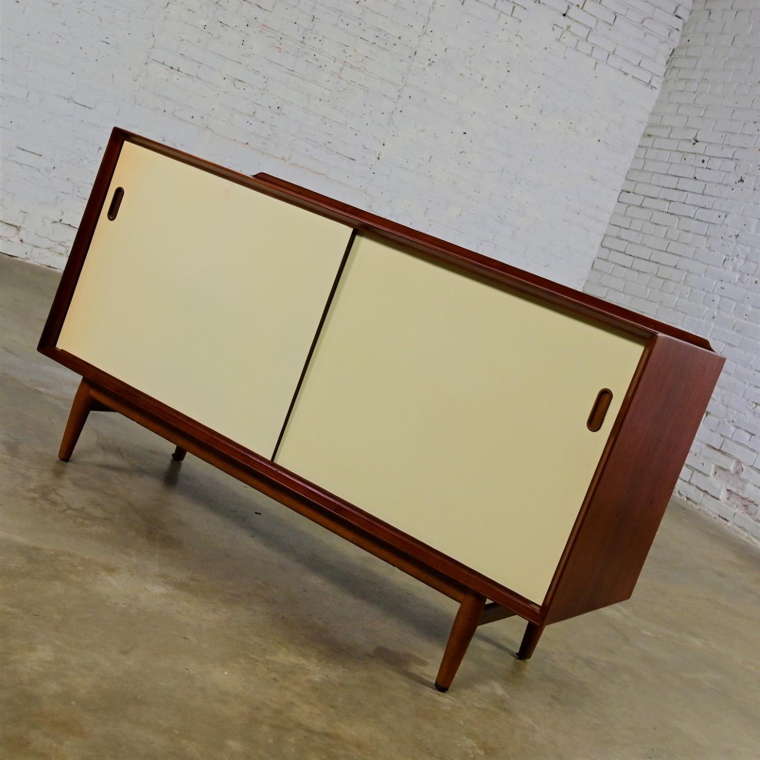 Scandinavian Modern Sibast No 11 Sideboard Buffet Arne Vodder for George Tanier In Good Condition For Sale In Topeka, KS