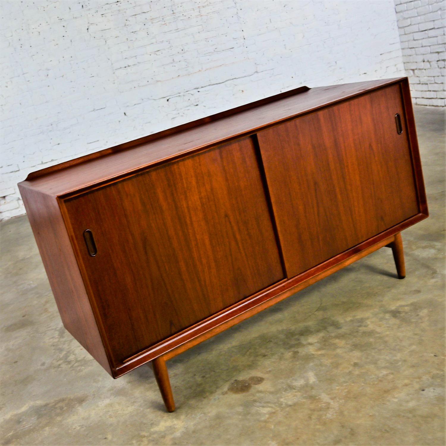 Buffet d'appoint scandinave moderne Sibast No 11 d'Arne Vodder pour George Tanier Bon état - En vente à Topeka, KS