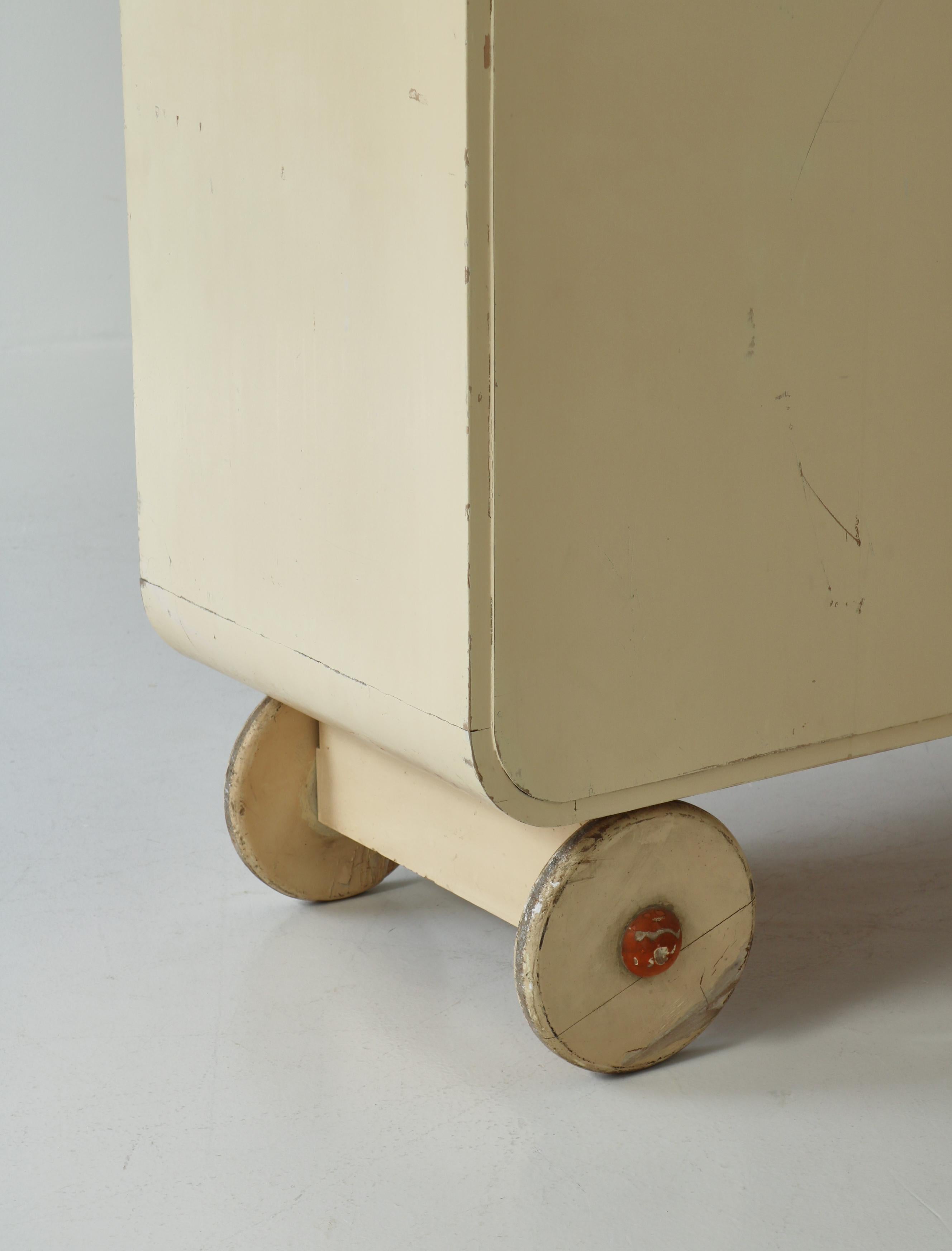 Scandinavian Modern Sideboard or Cabinet on Wheels, 1930s Functionalism For Sale 7