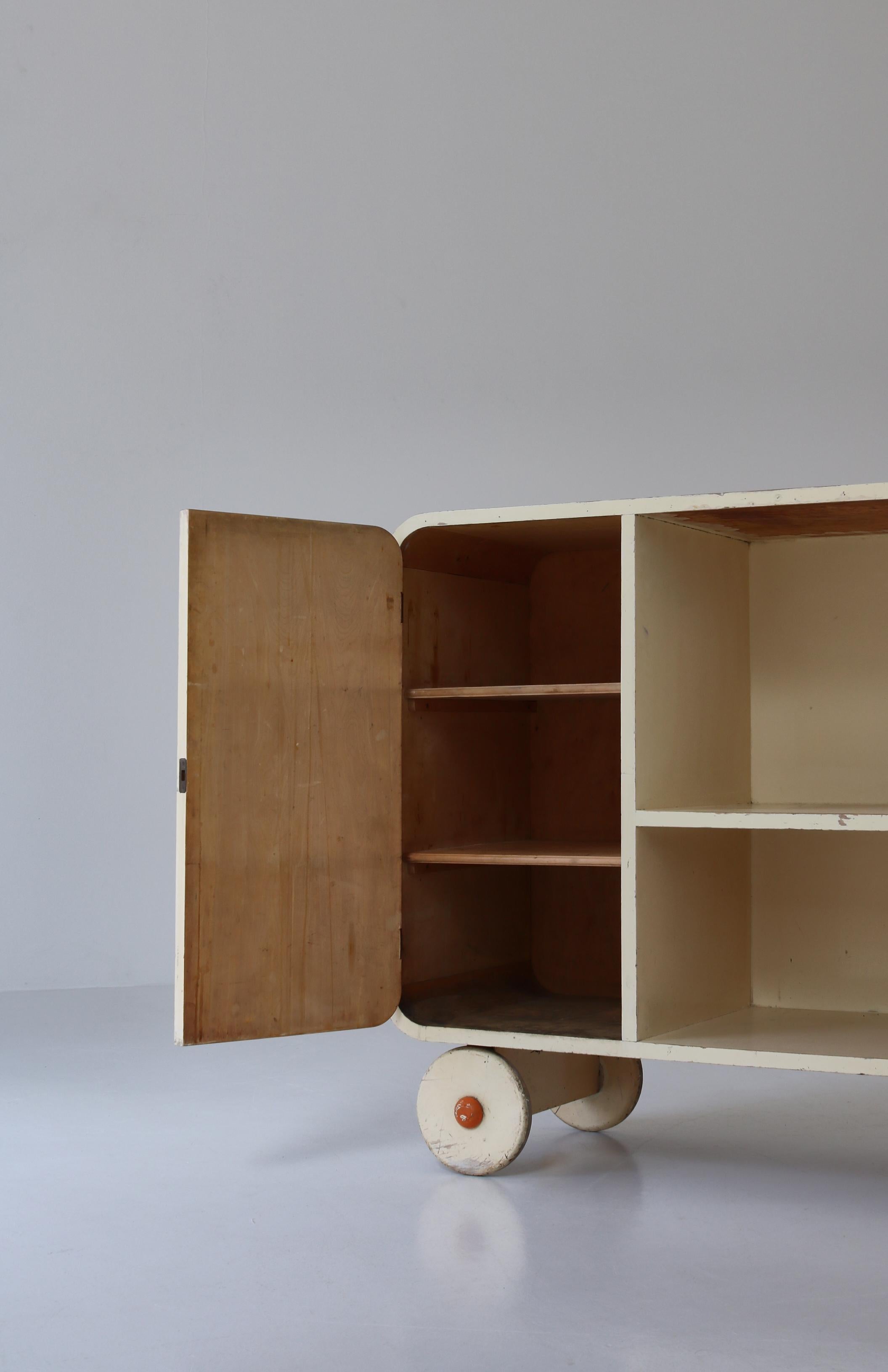 Scandinavian Modern Sideboard or Cabinet on Wheels, 1930s Functionalism For Sale 3