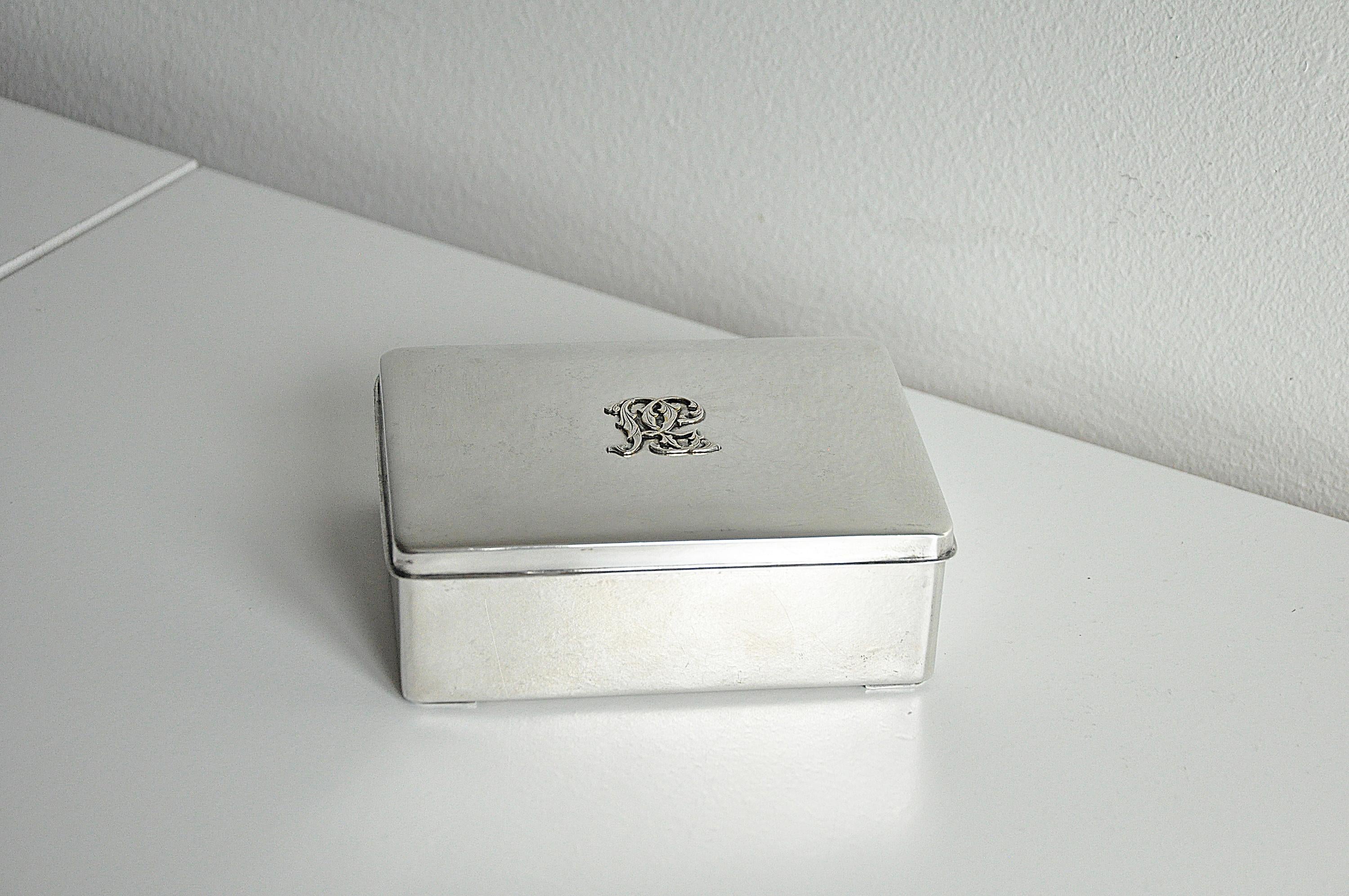 Beautiful Scandinavian Modern box in silver from C. G. Hallberg, Sweden -1937.
Decorated with a beautiful monogram RG.
Signed with makers mark.
Good vintage condition, wear and patina consistent with age and use. 
Scratches. Signes of wear