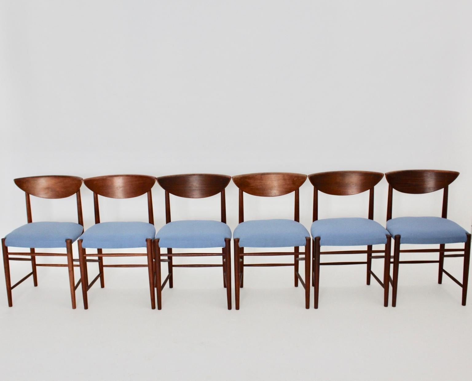 Danois Six chaises ou fauteuils de salle à manger scandinaves modernes en teck vintage Peter Hvidt, Danemark en vente