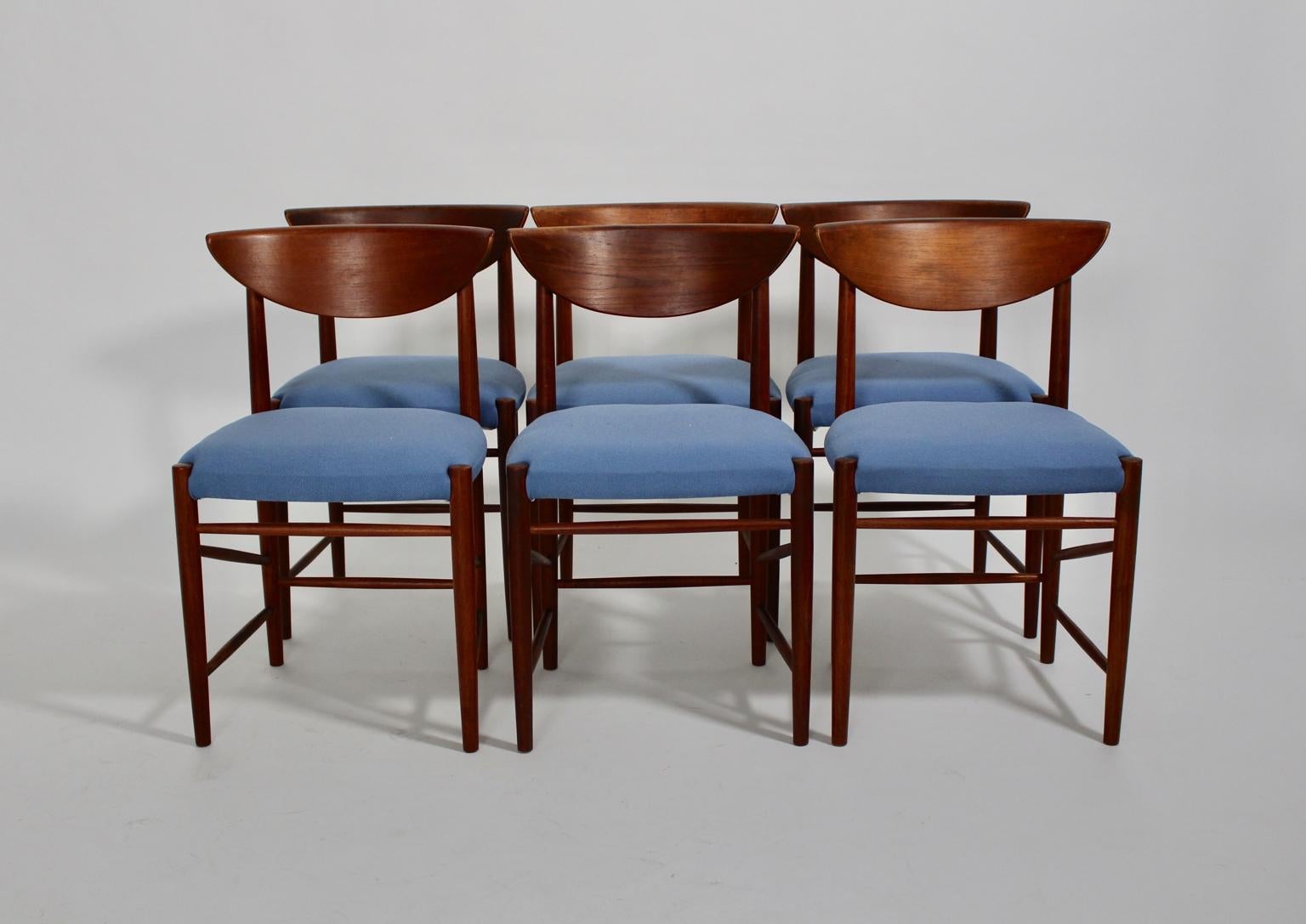 Tissu Six chaises ou fauteuils de salle à manger scandinaves modernes en teck vintage Peter Hvidt, Danemark en vente