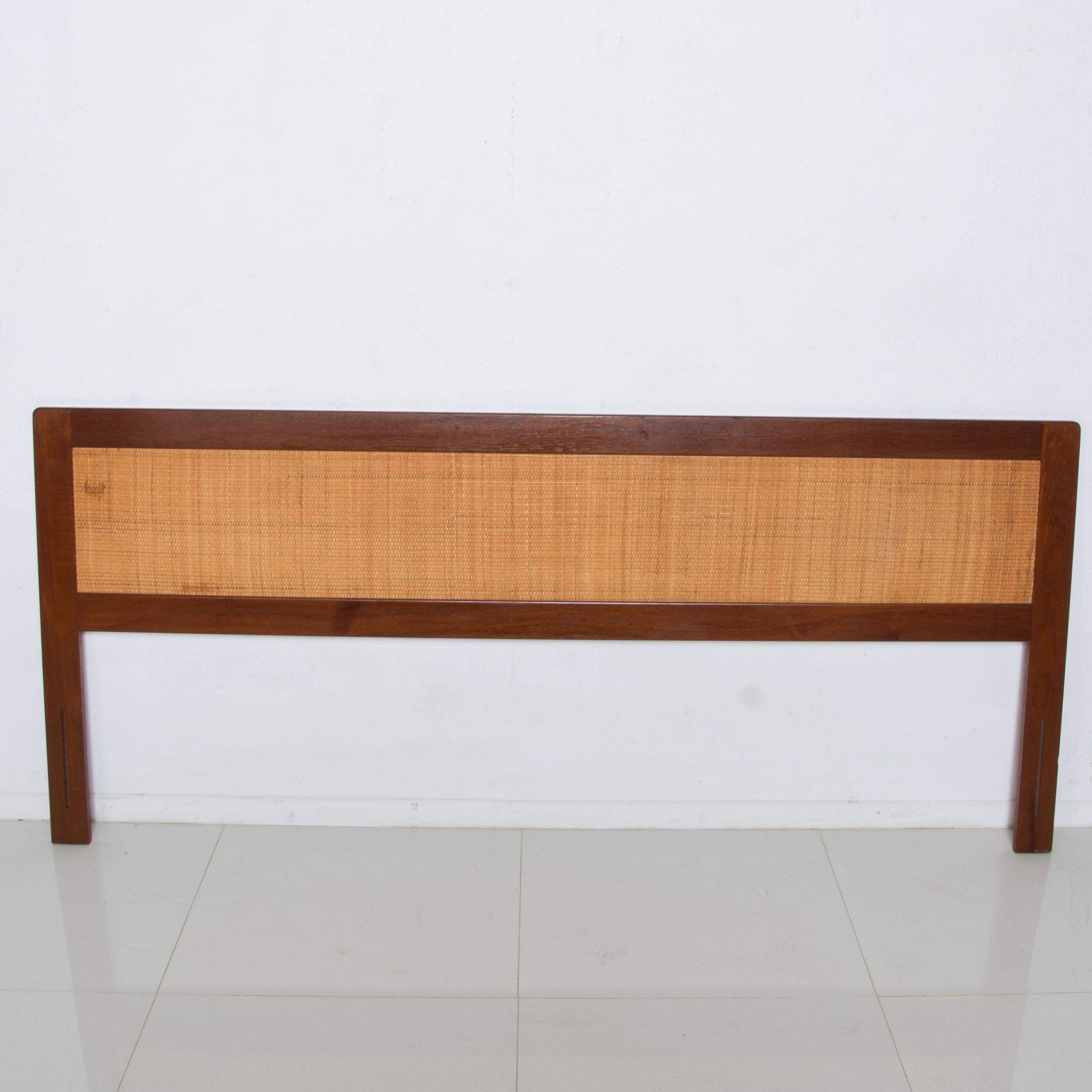 Scandinavian Modern teak wood with cane King headboard Mid-Century Modern Denmark, 1960s.

No apparent maker label. Attributed to Falster Mobelfabrik Denmark. Style of Hans Wegner.

Measures: 78