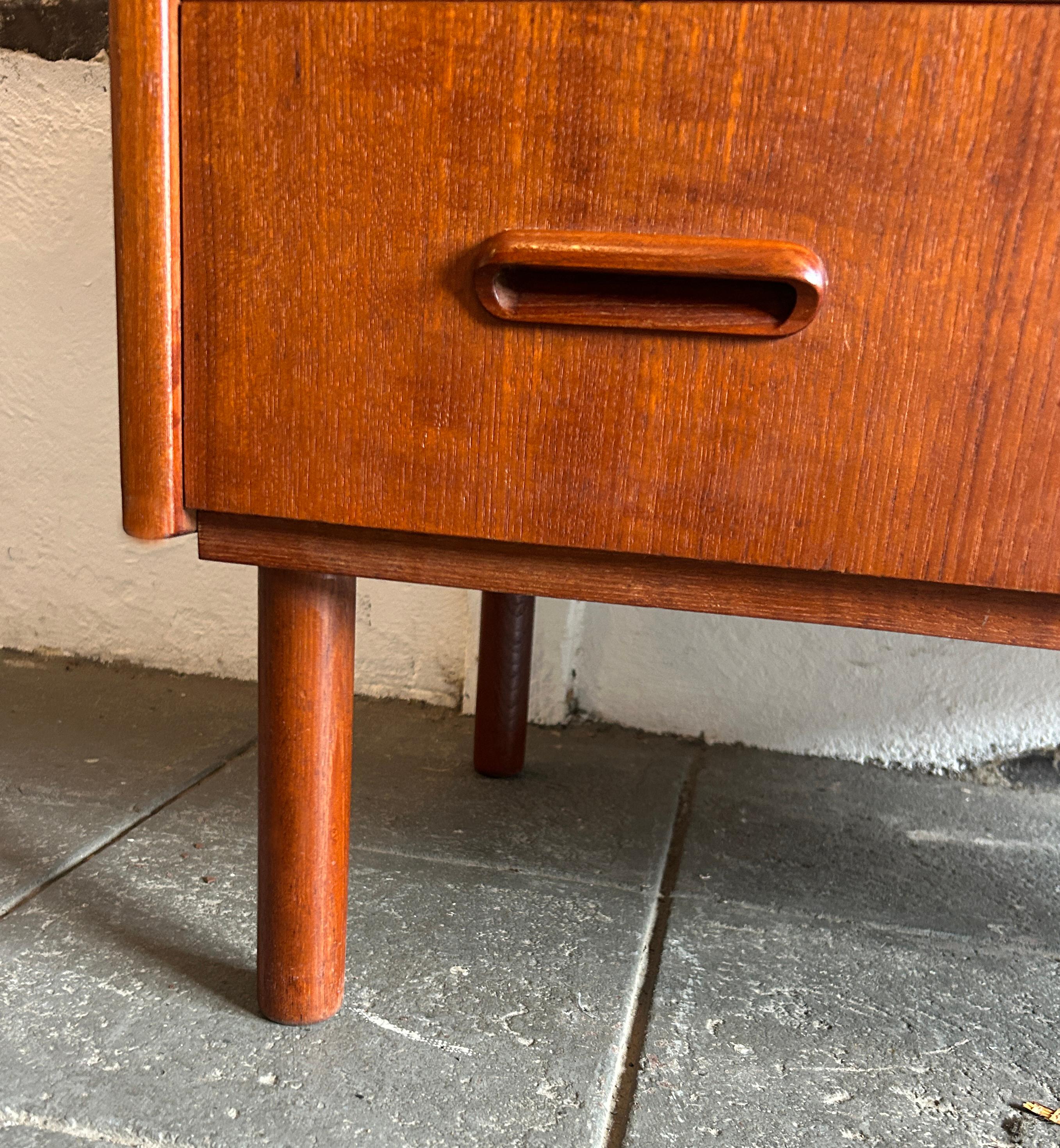 Scandinavian Modern Small low 3 Drawer teak dresser made in Norway by Ganddal In Good Condition For Sale In BROOKLYN, NY