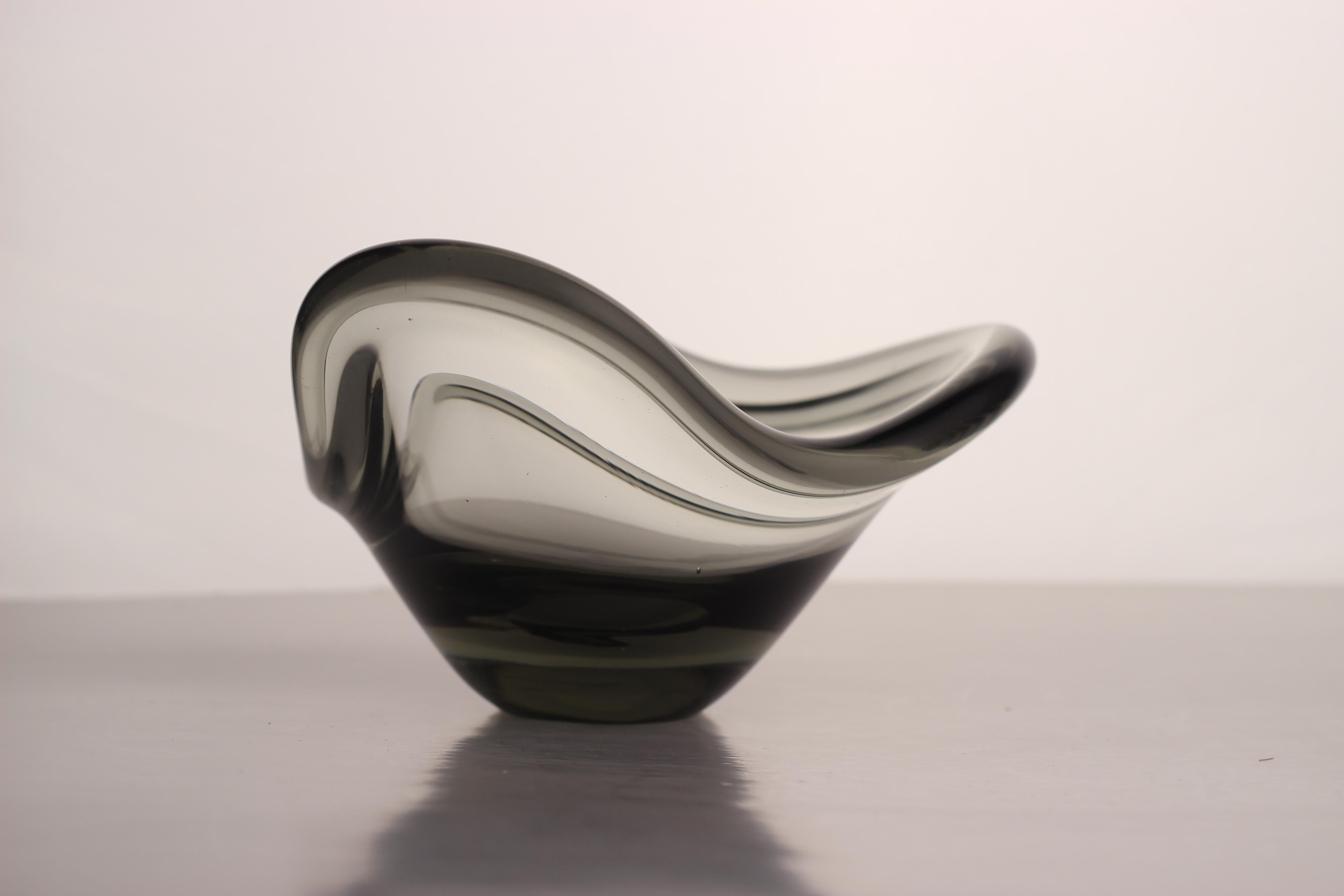 Cuenco escandinavo moderno de cristal gris humo, Per Lütken 