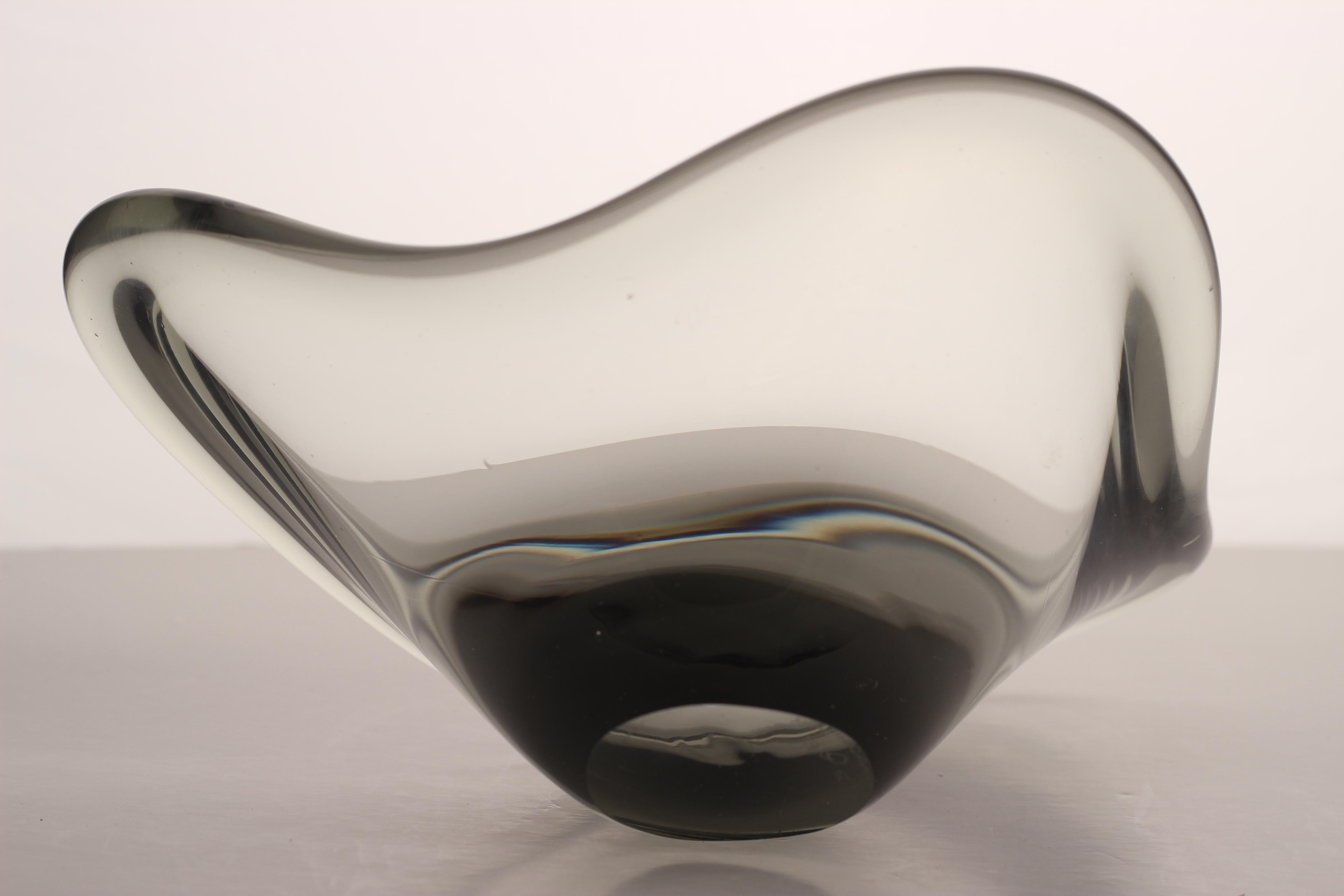 Cuenco escandinavo moderno de cristal gris humo, Per Lütken 