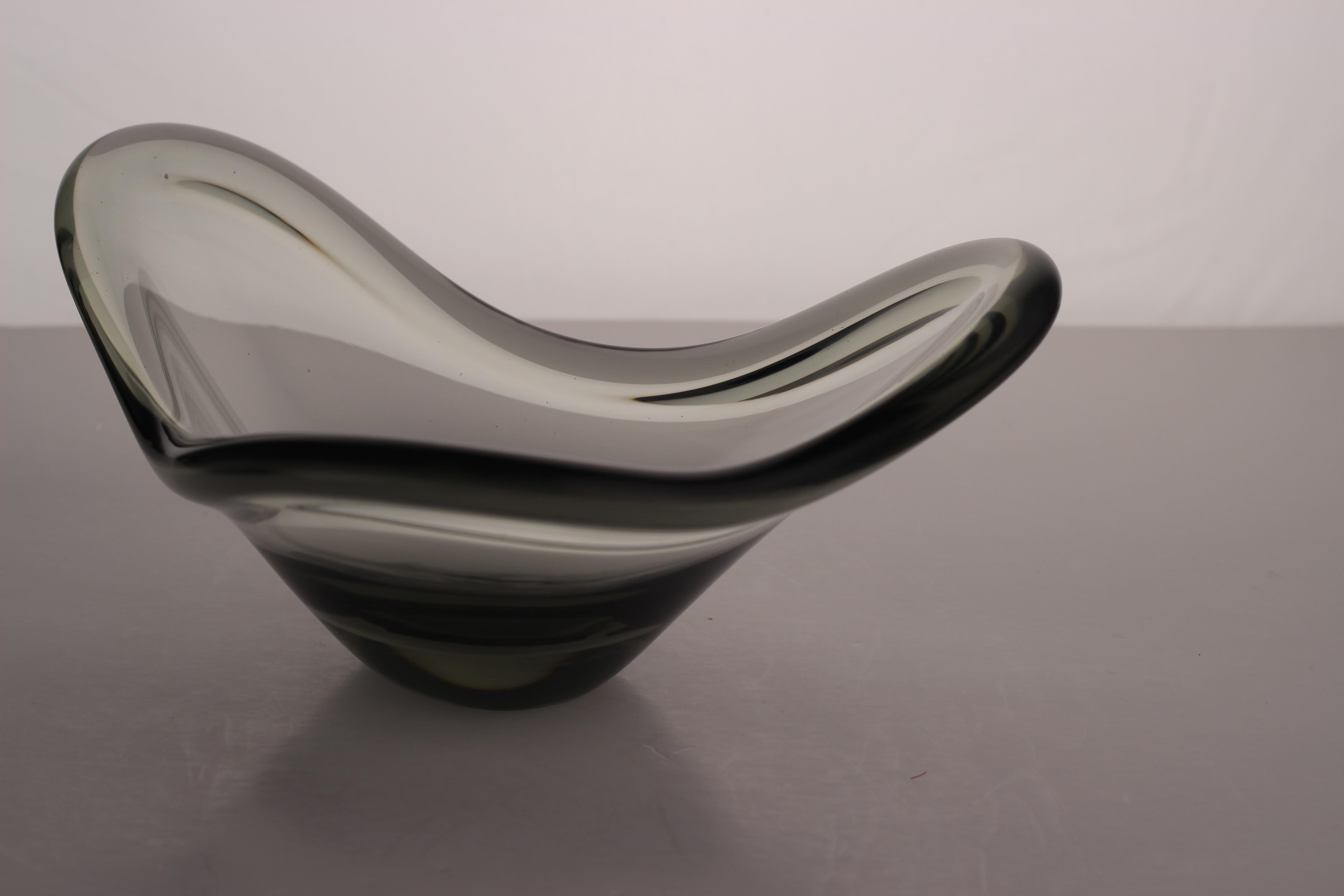 Cuenco escandinavo moderno de cristal gris humo, Per Lütken 