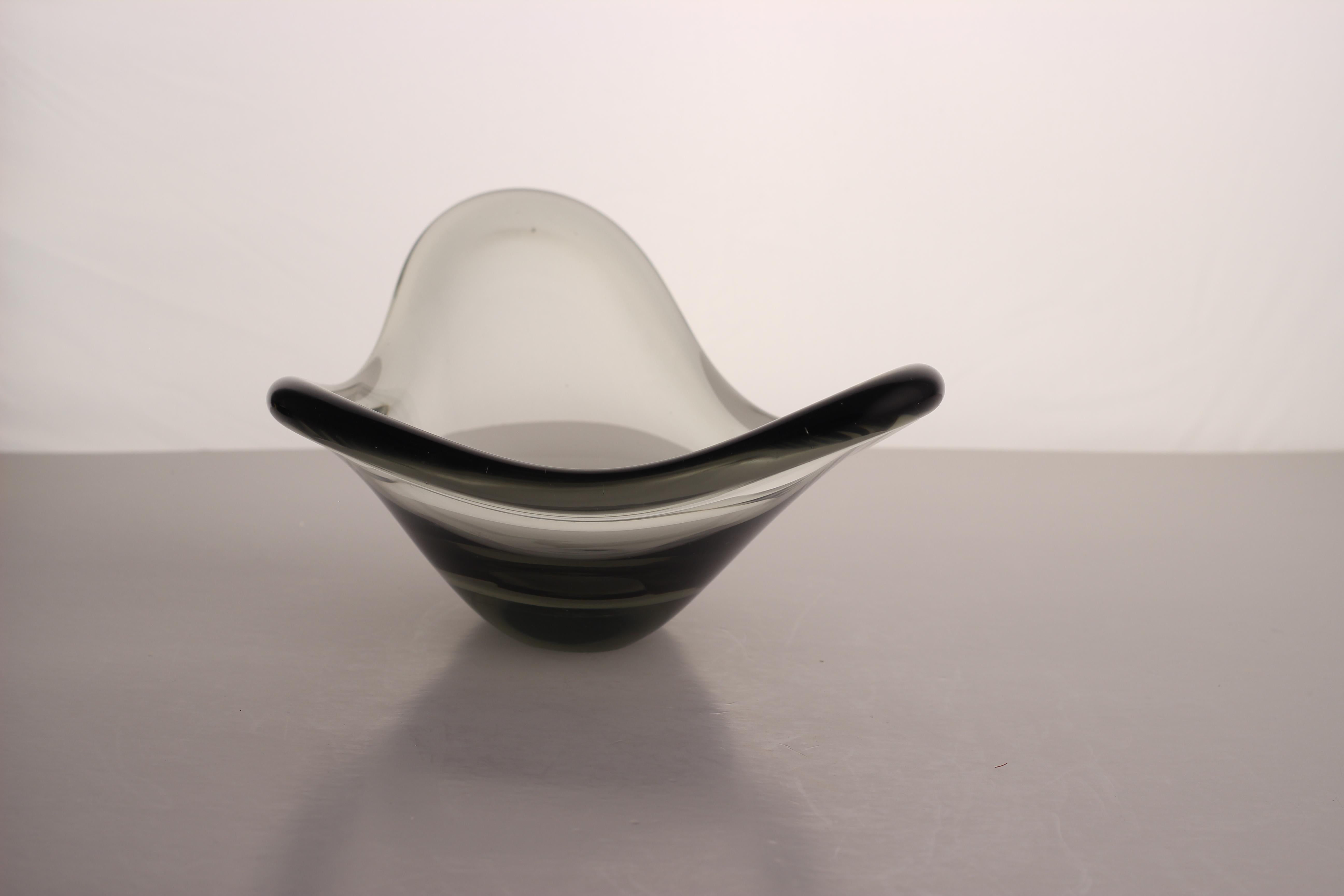 Cuenco escandinavo moderno de cristal gris humo, Per Lütken 