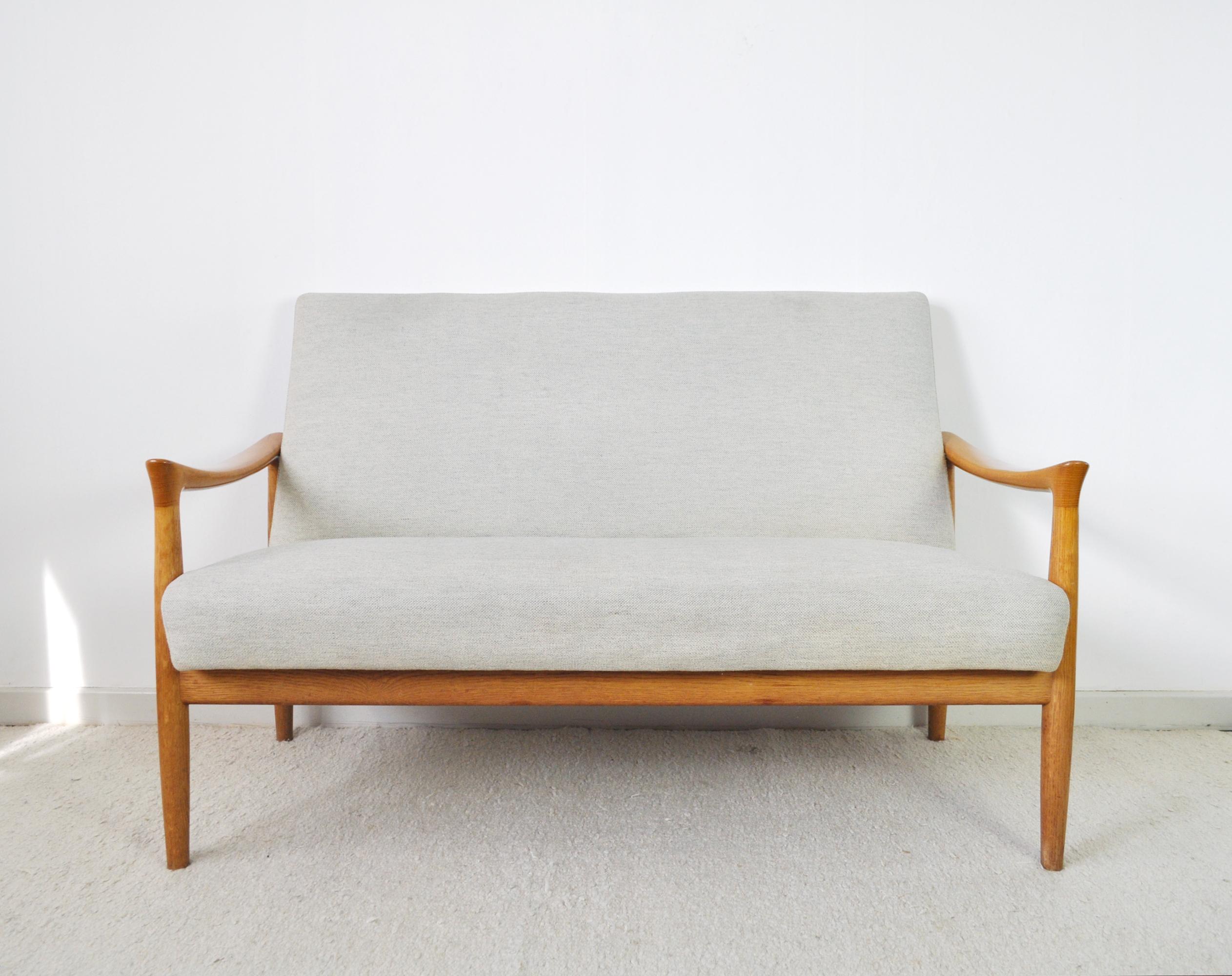 Rare Fritz Hansen sofa with fine Danish Modern design lines and details. Laquered solid oak frame and wool fabric. 
The overall condition is good. The original fabric shows wear (ask for more pictures). We recommend re-upholstering, and we are