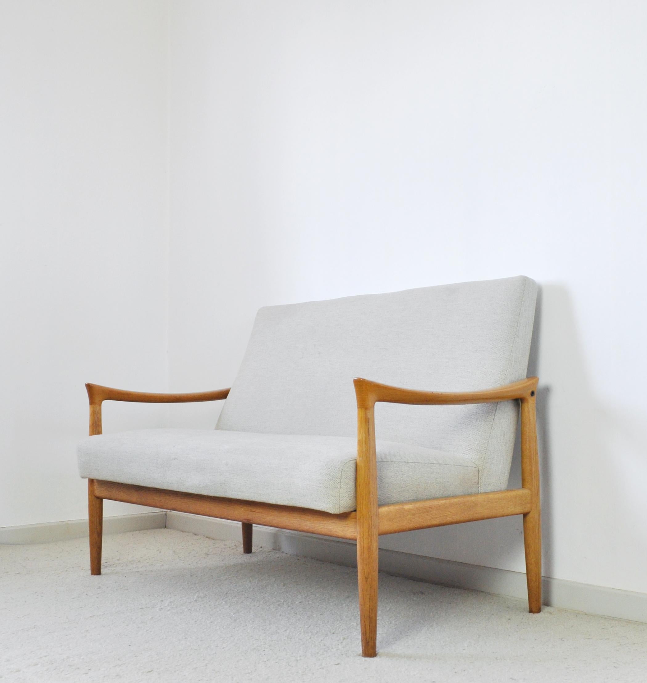 Lacquered Scandinavian Modern Sofa by Fritz Hansen, 1960s For Sale