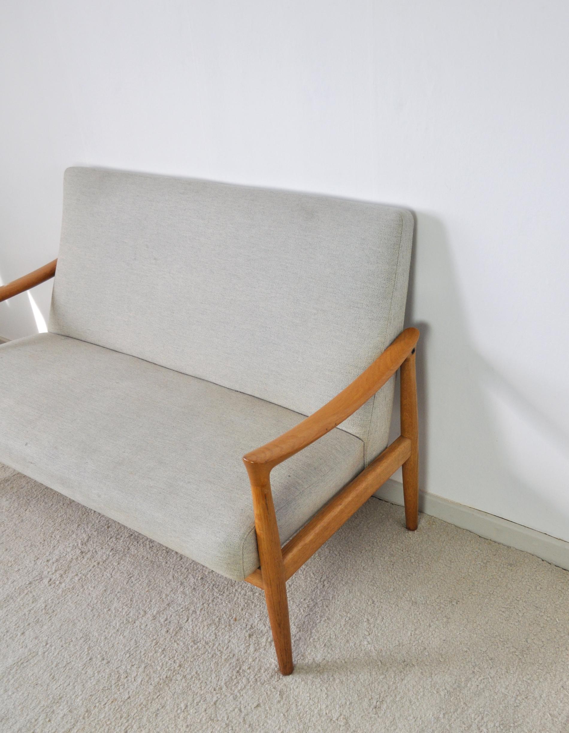 Mid-20th Century Scandinavian Modern Sofa by Fritz Hansen, 1960s For Sale