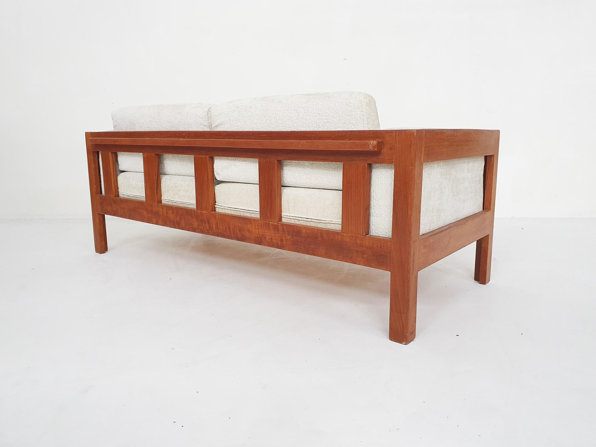 Scandinavian modern sofa in teak and boucle, 1960's In Good Condition For Sale In Amsterdam, NL