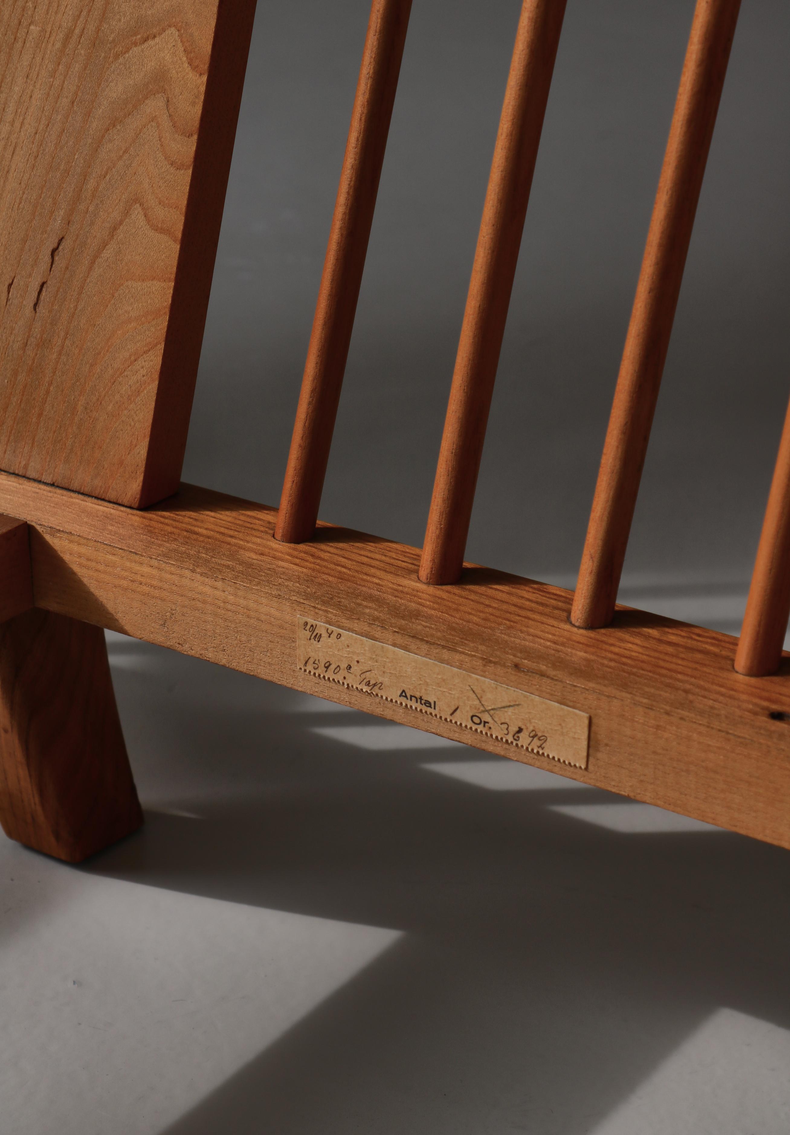 Scandinavian Modern Sofa Model 