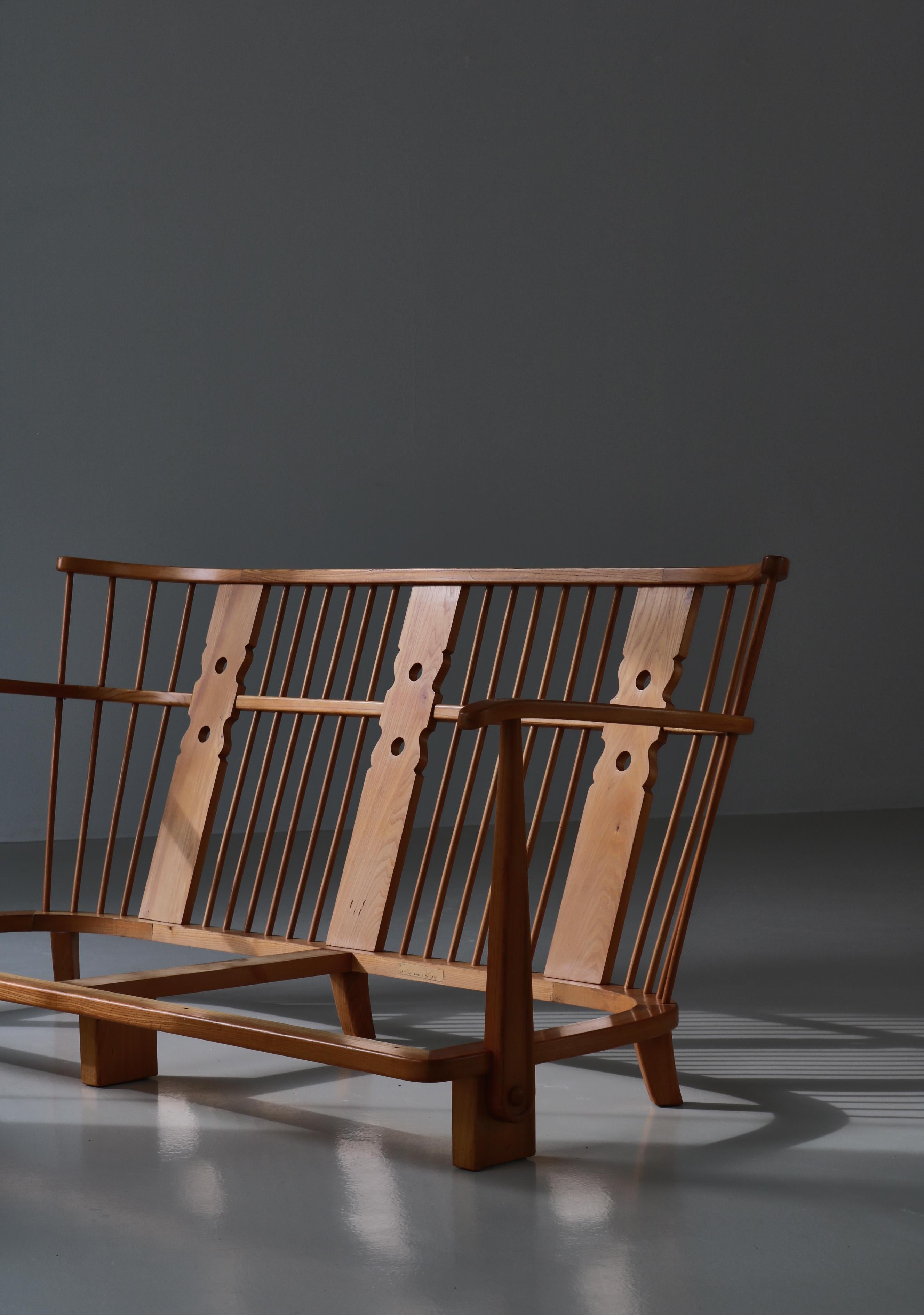 Scandinavian Modern Sofa Model 