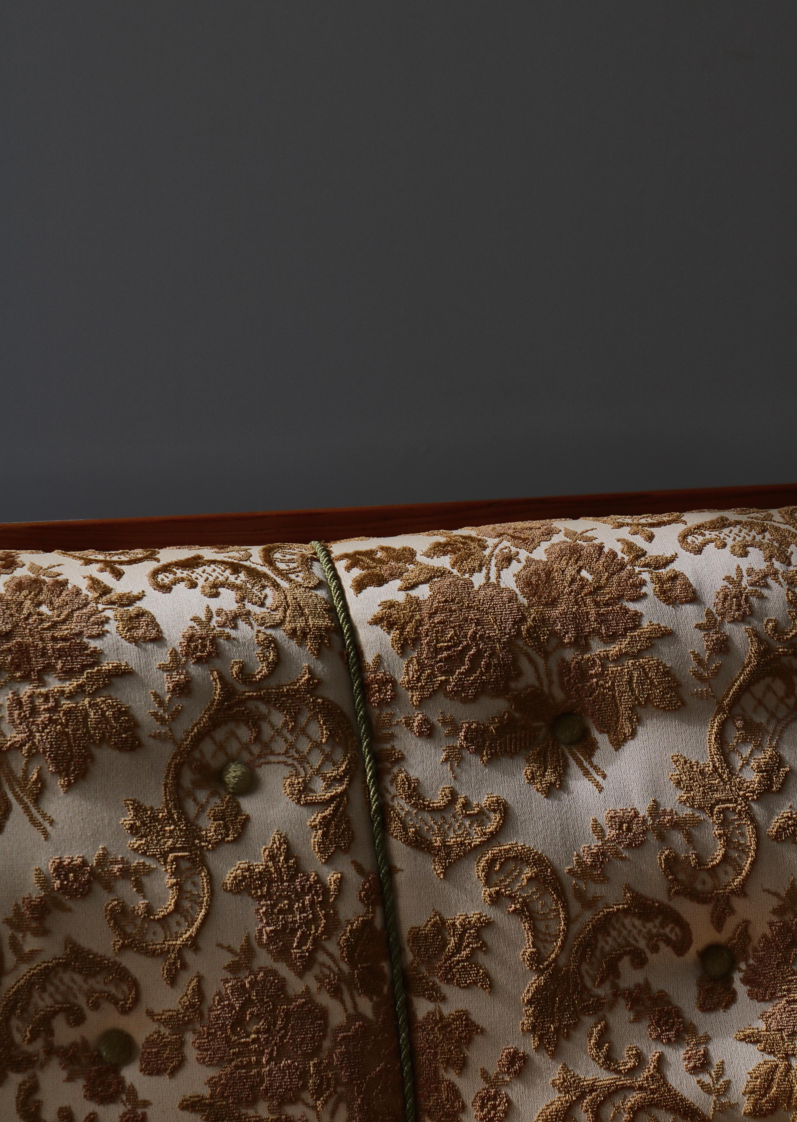 Scandinavian Modern Sofa Model 